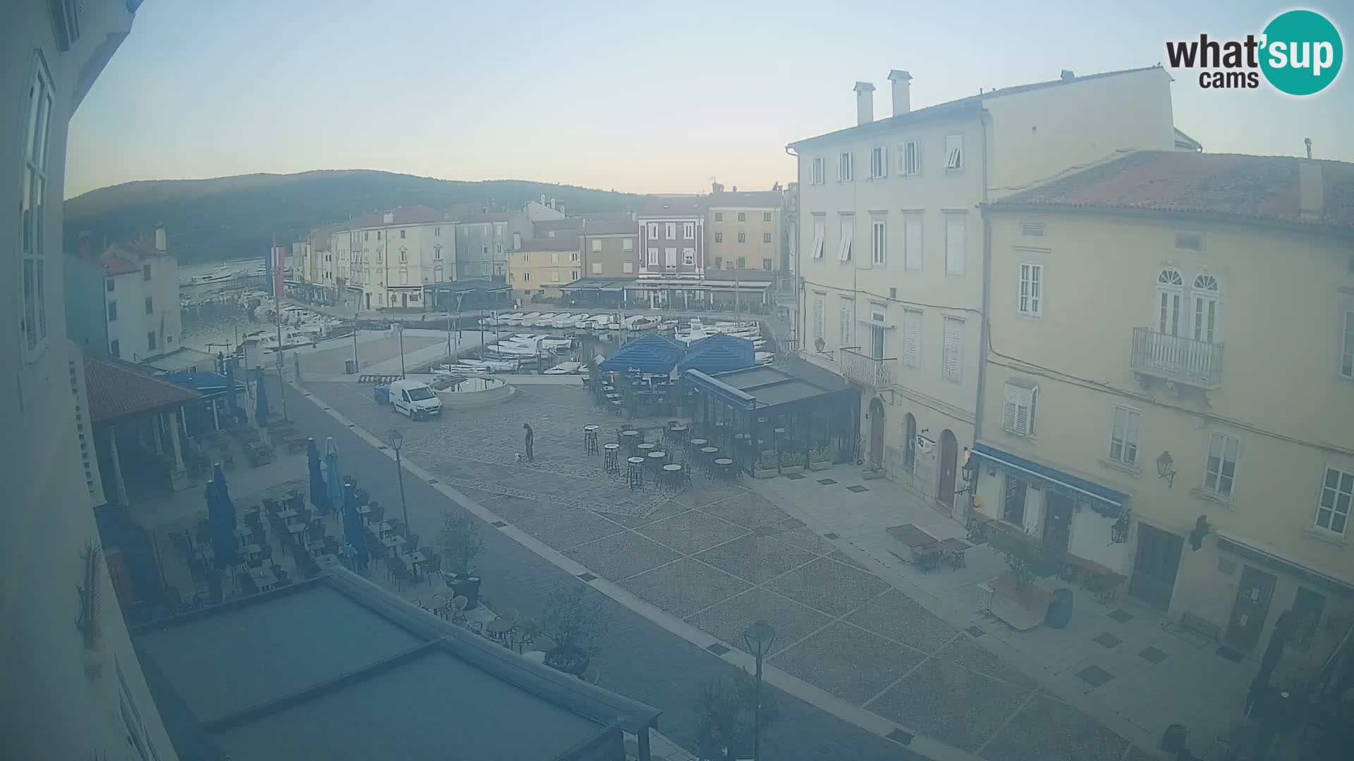 Cámara en vivo ciudad de Cres – plaza principal y “mandrač” – isla de Cres – Croacia