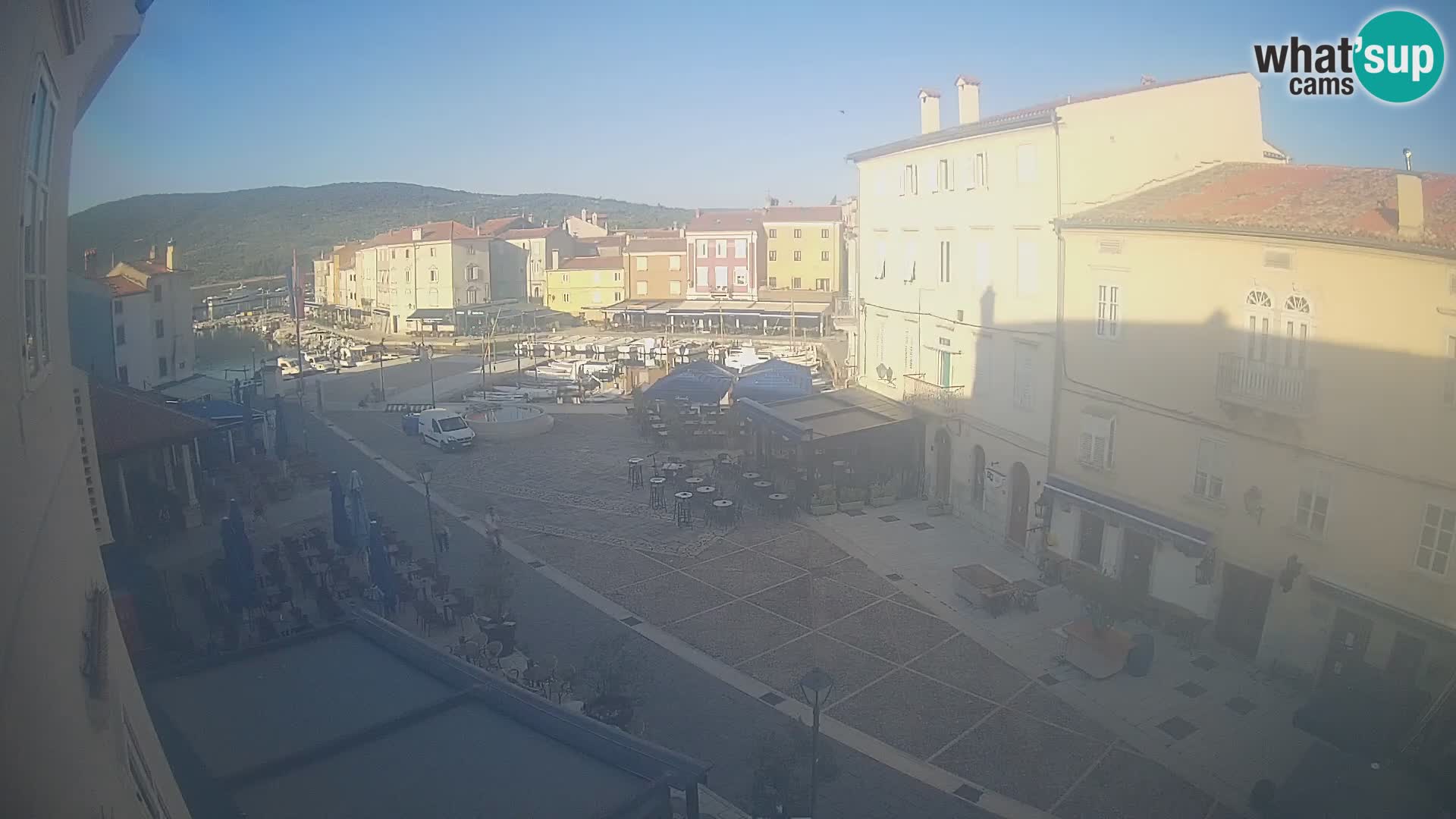 Cámara en vivo ciudad de Cres – plaza principal y “mandrač” – isla de Cres – Croacia