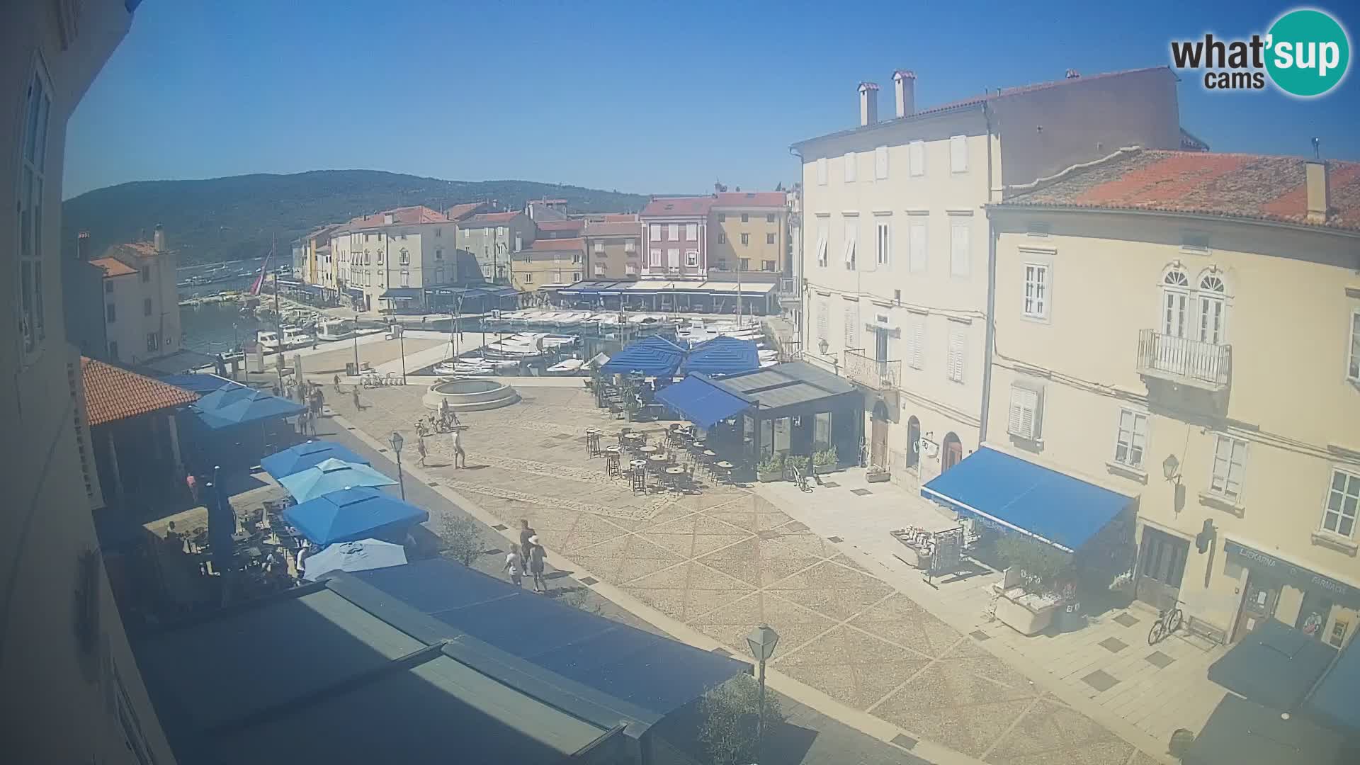 Cámara en vivo ciudad de Cres – plaza principal y “mandrač” – isla de Cres – Croacia