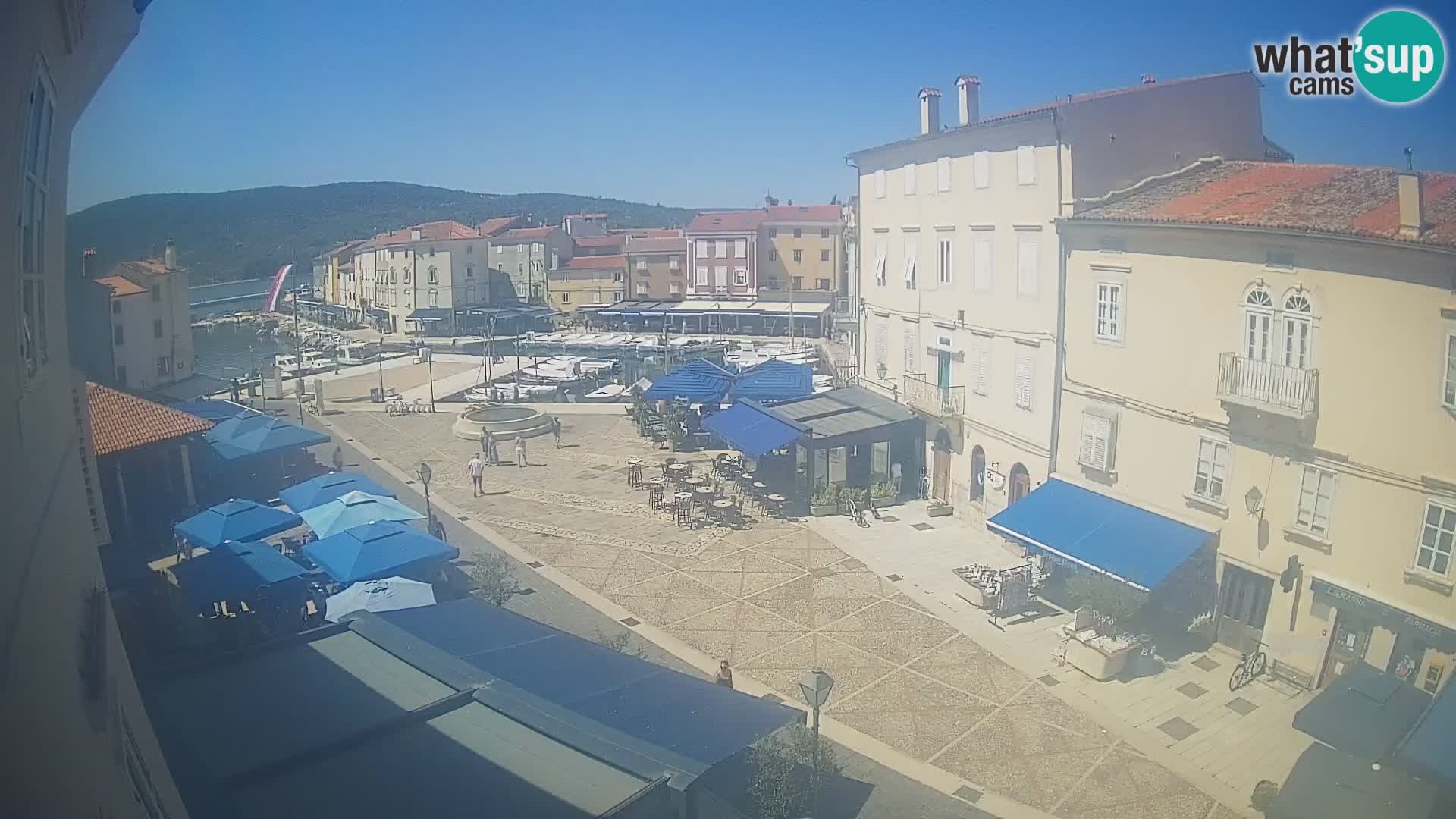 Cámara en vivo ciudad de Cres – plaza principal y “mandrač” – isla de Cres – Croacia