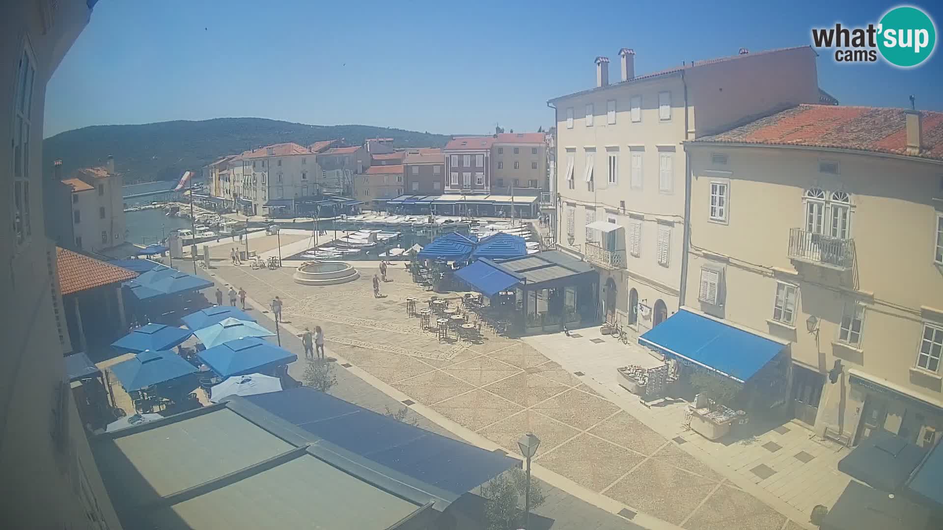 Cámara en vivo ciudad de Cres – plaza principal y “mandrač” – isla de Cres – Croacia