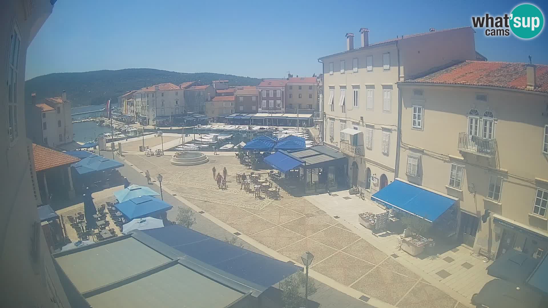 Cámara en vivo ciudad de Cres – plaza principal y “mandrač” – isla de Cres – Croacia