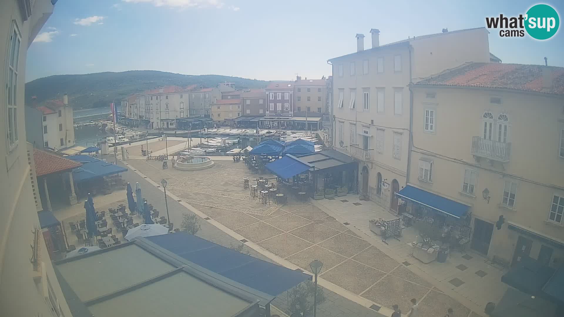 LIVE cam Cres city – place principale et “mandrač” – île de Cres – Croatie