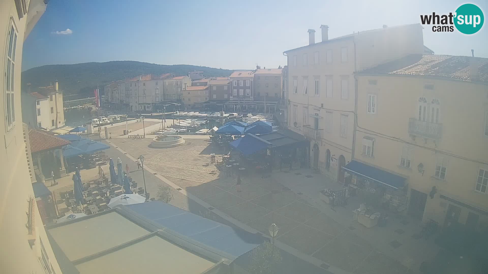 LIVE cam Cres city – place principale et “mandrač” – île de Cres – Croatie