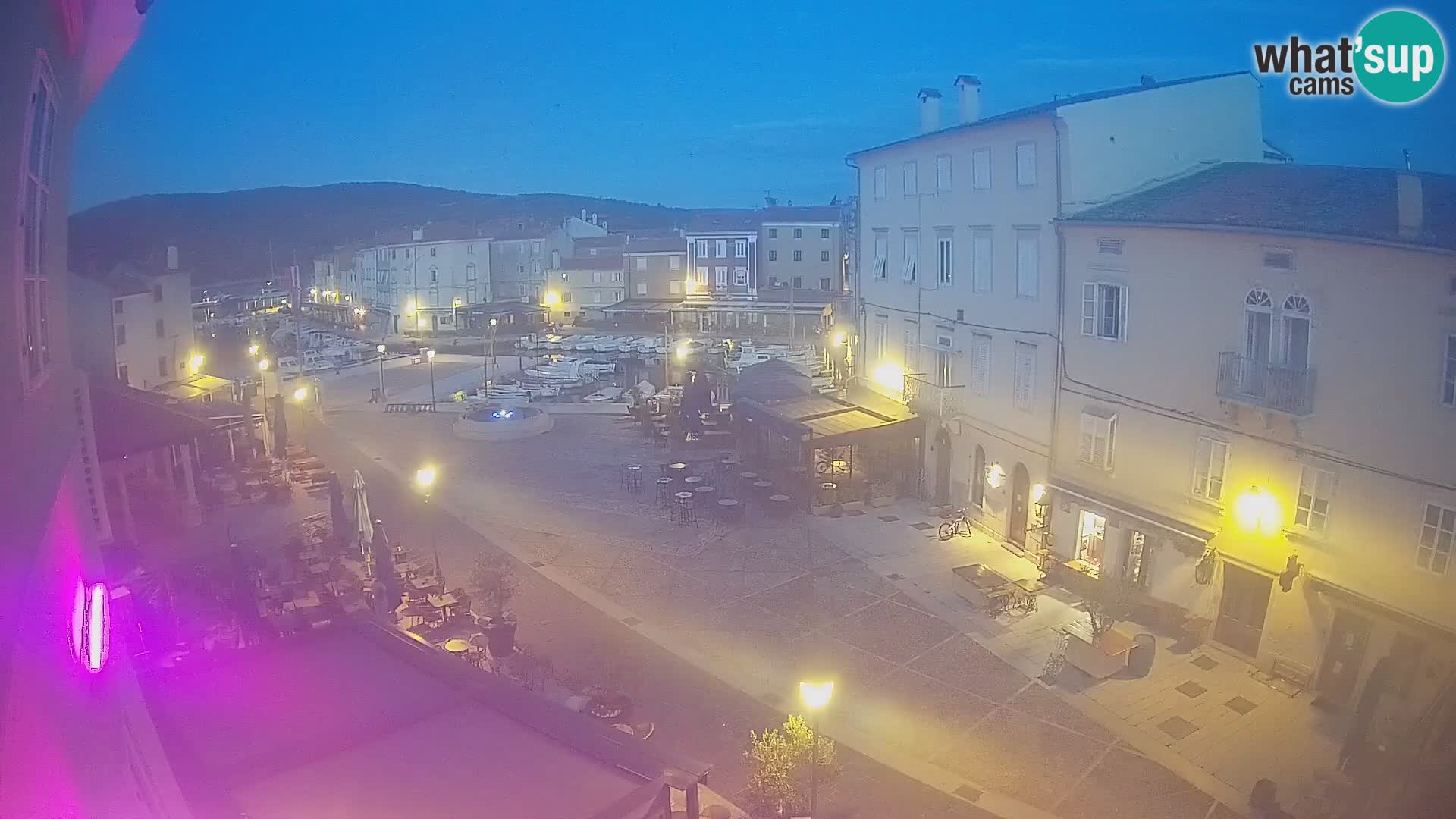 LIVE cam Cres city – place principale et “mandrač” – île de Cres – Croatie