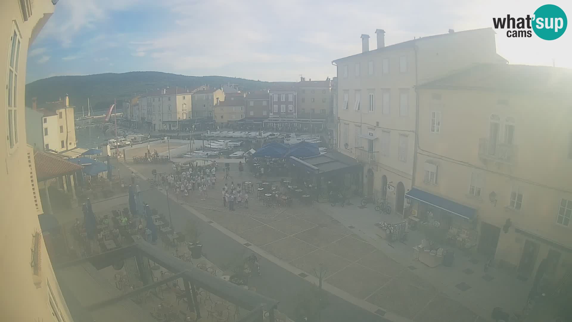 LIVE cam Cres city – place principale et “mandrač” – île de Cres – Croatie