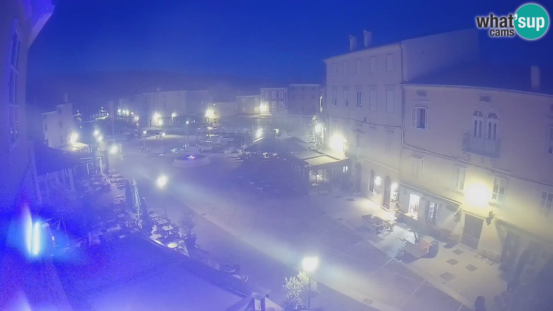 Cámara en vivo ciudad de Cres – plaza principal y “mandrač” – isla de Cres – Croacia