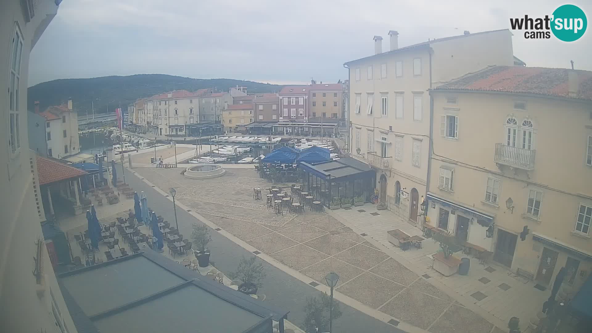 Cámara en vivo ciudad de Cres – plaza principal y “mandrač” – isla de Cres – Croacia