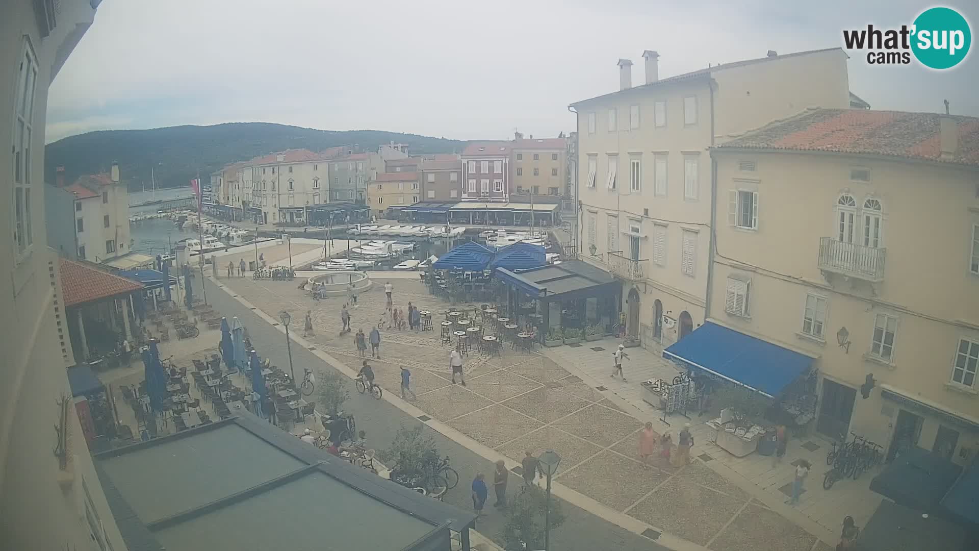 Cámara en vivo ciudad de Cres – plaza principal y “mandrač” – isla de Cres – Croacia