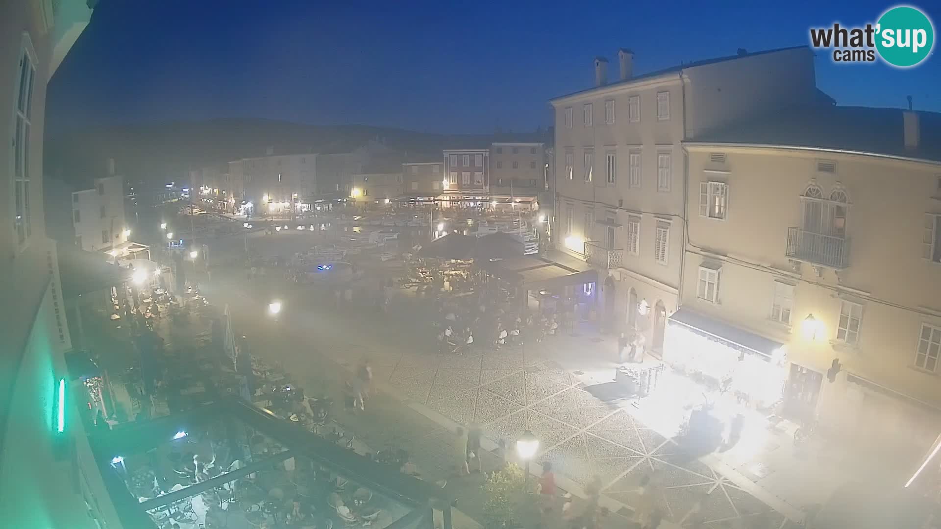 LIVE cam Cres city – place principale et “mandrač” – île de Cres – Croatie