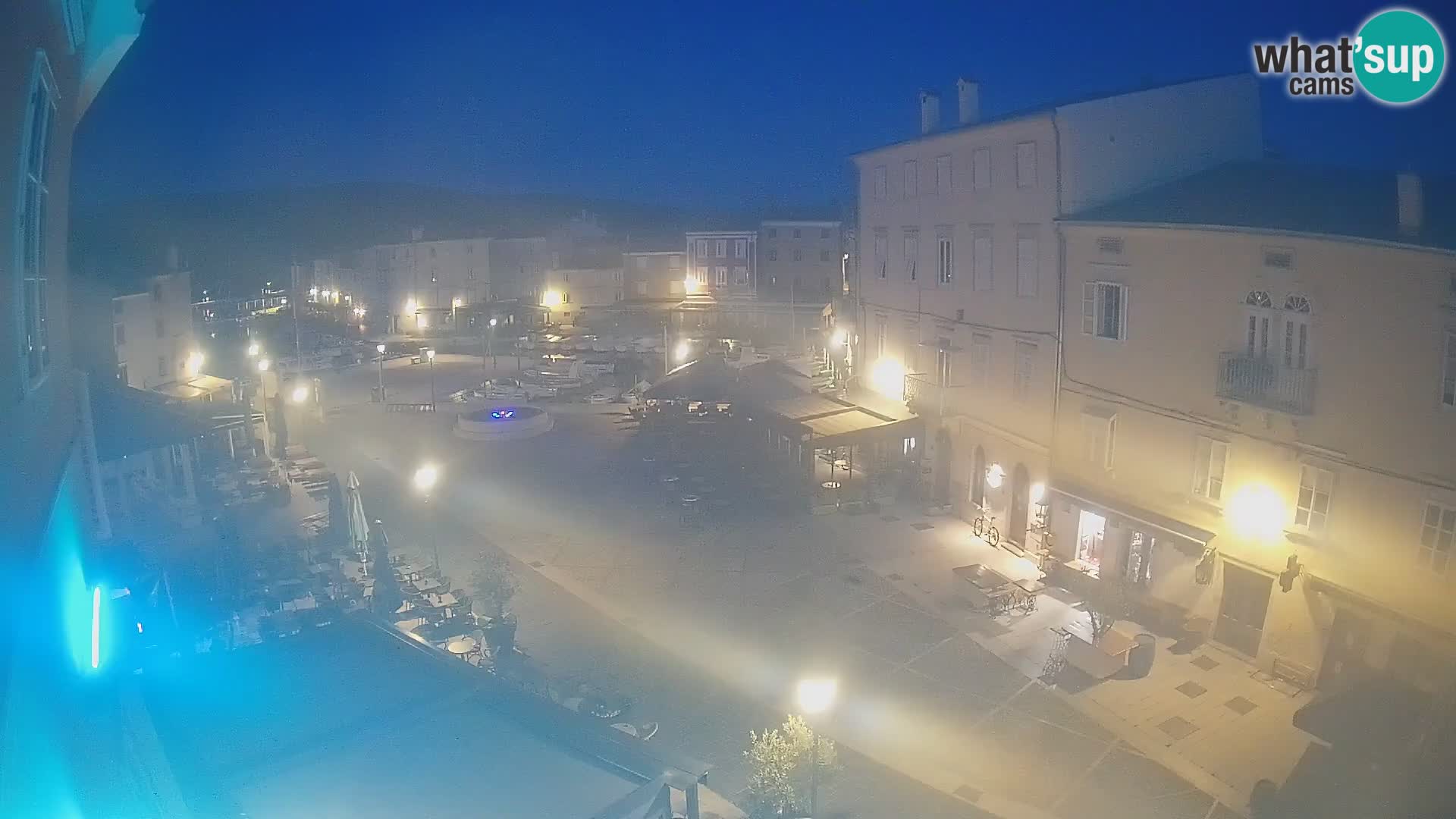 LIVE cam Cres city – place principale et “mandrač” – île de Cres – Croatie