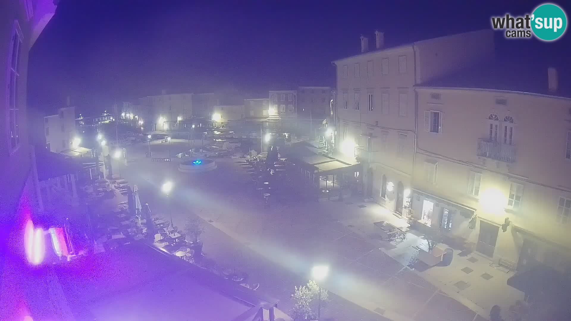 LIVE cam Cres city – place principale et “mandrač” – île de Cres – Croatie
