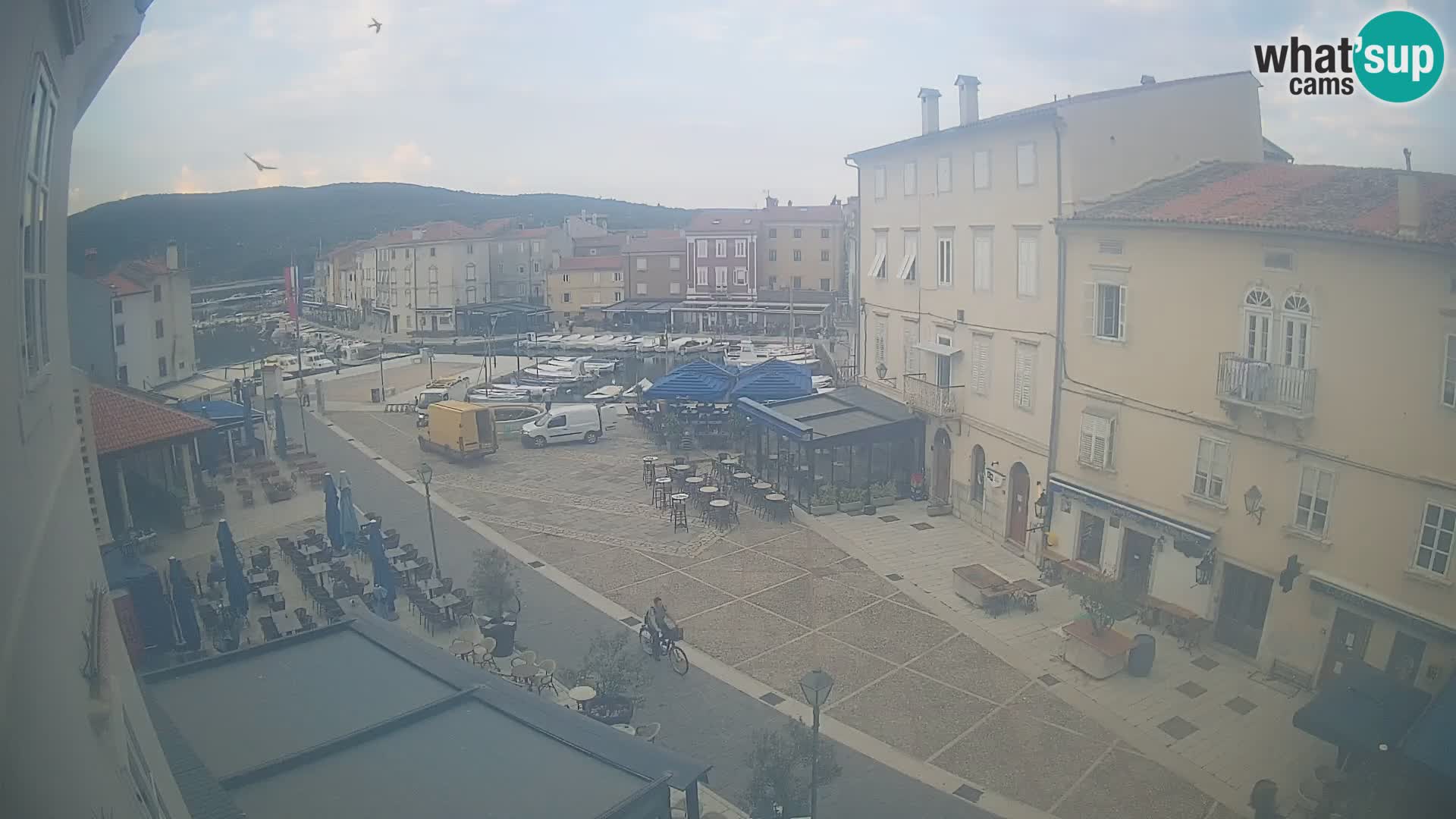 Cámara en vivo ciudad de Cres – plaza principal y “mandrač” – isla de Cres – Croacia