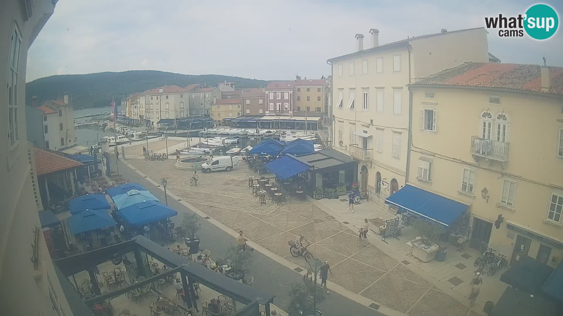 Cámara en vivo ciudad de Cres – plaza principal y “mandrač” – isla de Cres – Croacia