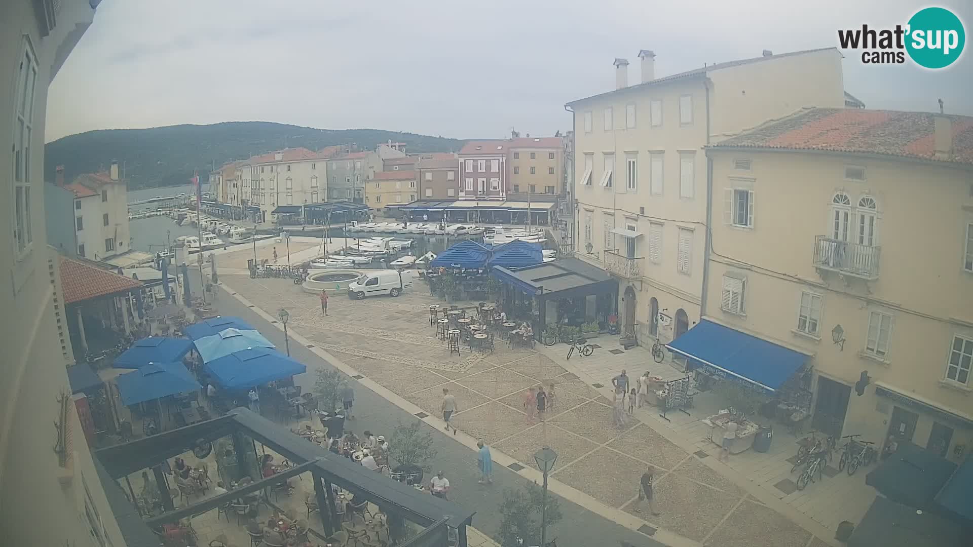 Cámara en vivo ciudad de Cres – plaza principal y “mandrač” – isla de Cres – Croacia
