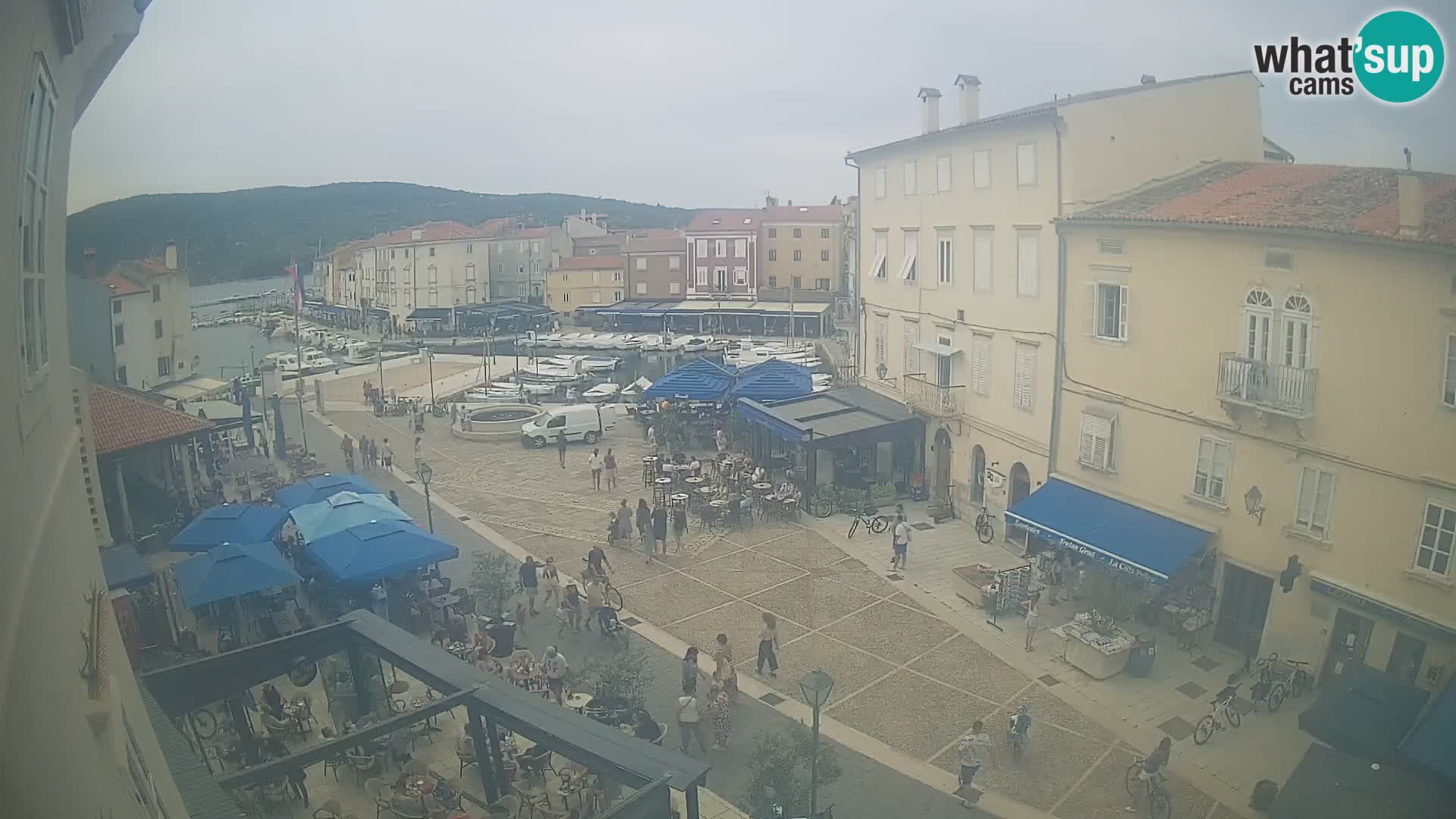 Cámara en vivo ciudad de Cres – plaza principal y “mandrač” – isla de Cres – Croacia