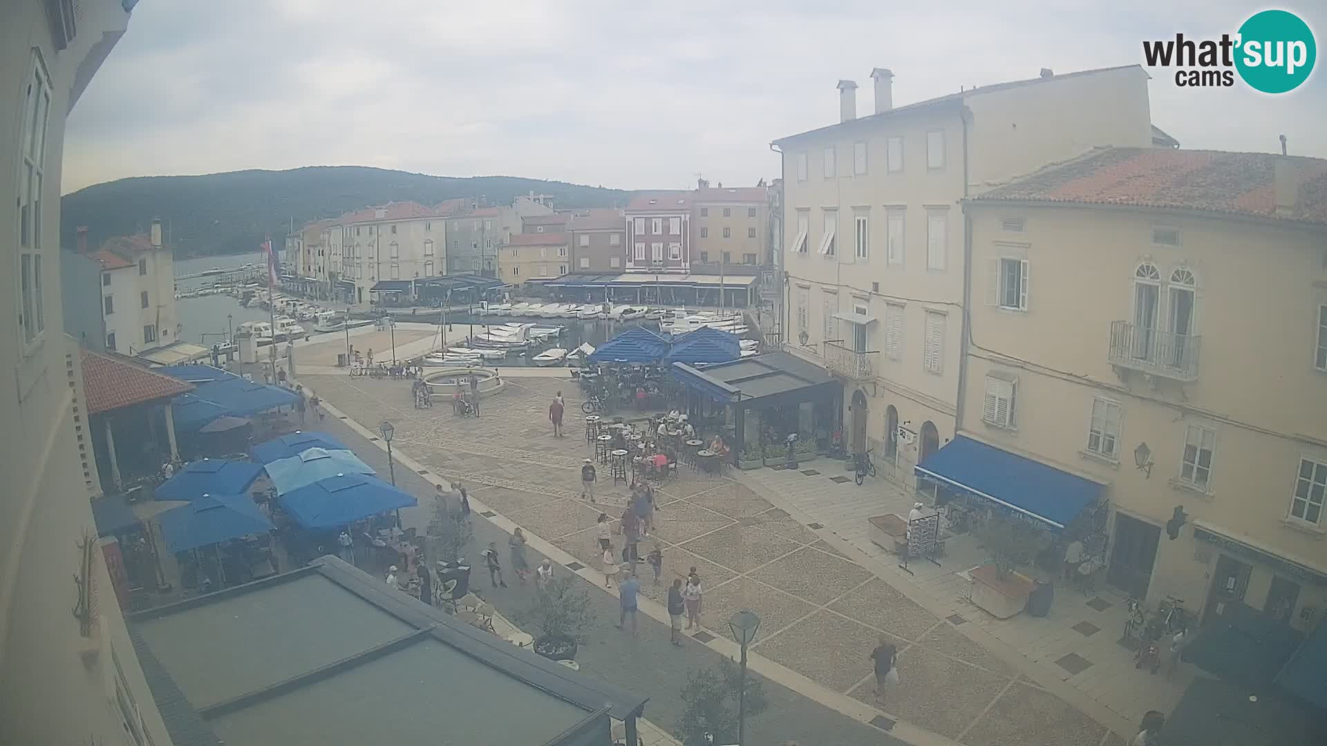 Cámara en vivo ciudad de Cres – plaza principal y “mandrač” – isla de Cres – Croacia