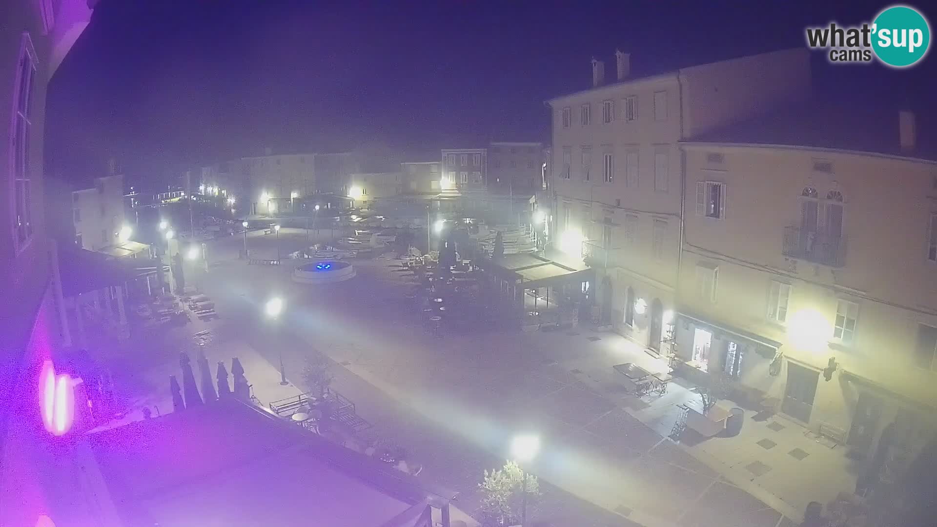 Web kamera Grad Cres – glavni trg i “mandrač” – otok Cres
