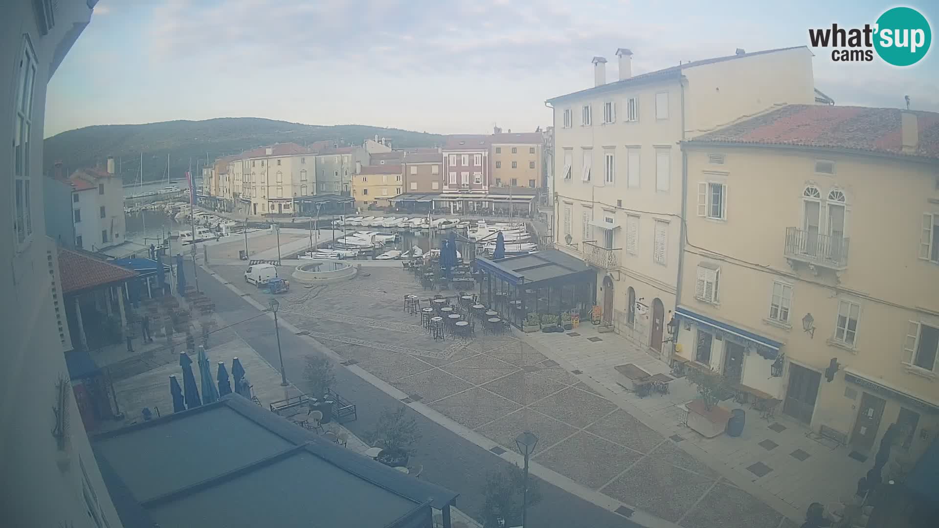 Cámara en vivo ciudad de Cres – plaza principal y “mandrač” – isla de Cres – Croacia
