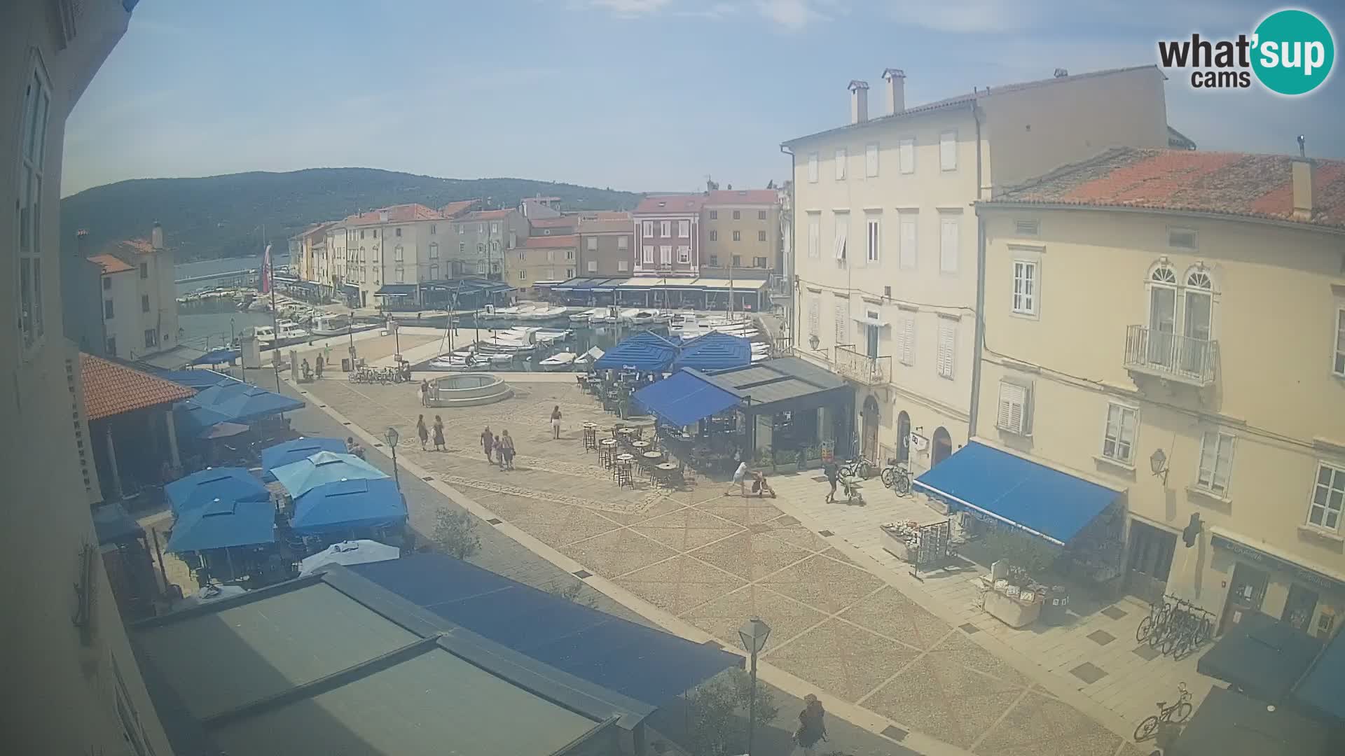 Cámara en vivo ciudad de Cres – plaza principal y “mandrač” – isla de Cres – Croacia
