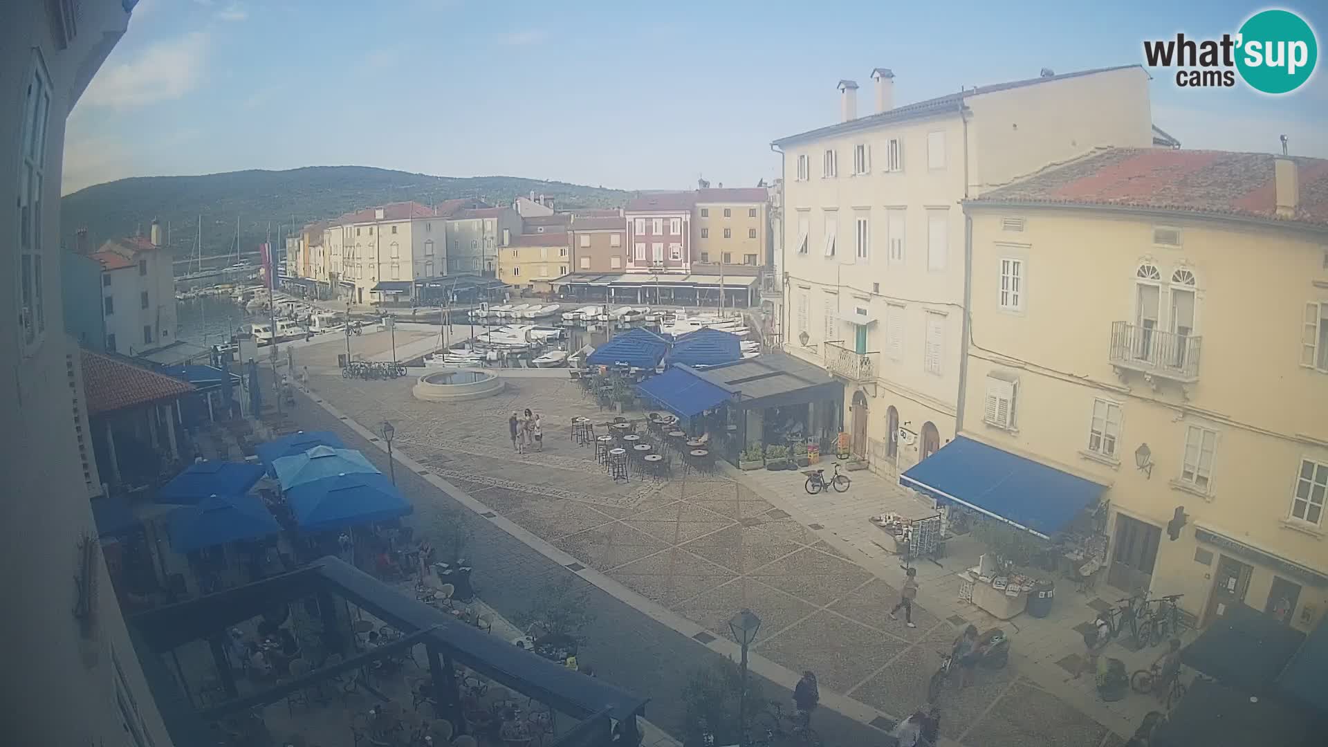 Cámara en vivo ciudad de Cres – plaza principal y “mandrač” – isla de Cres – Croacia