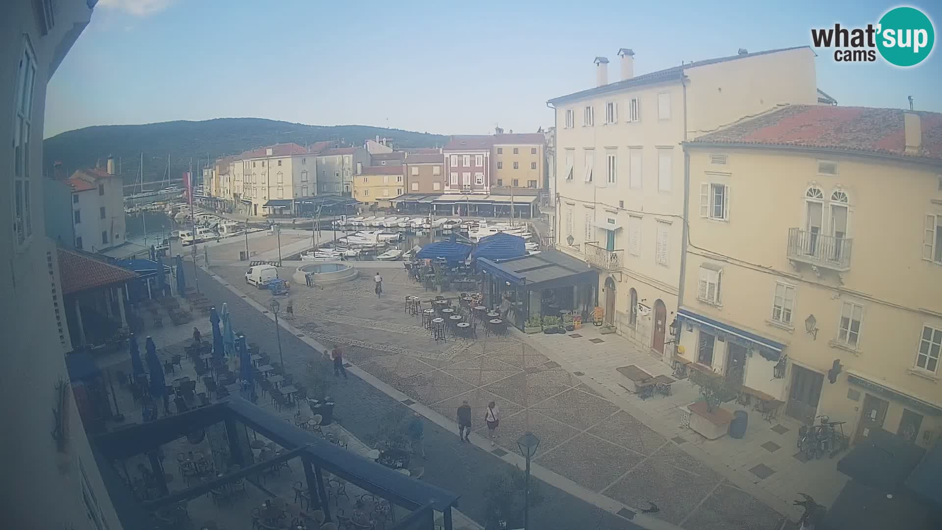 Cámara en vivo ciudad de Cres – plaza principal y “mandrač” – isla de Cres – Croacia