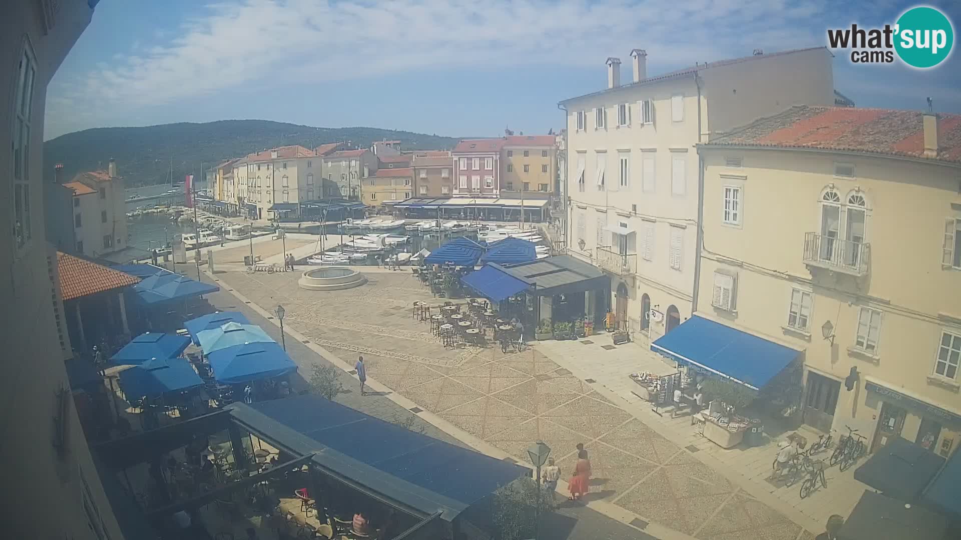 Web kamera Grad Cres – glavni trg i “mandrač” – otok Cres