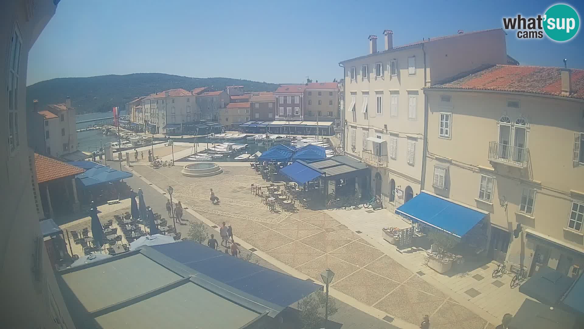 Cámara en vivo ciudad de Cres – plaza principal y “mandrač” – isla de Cres – Croacia