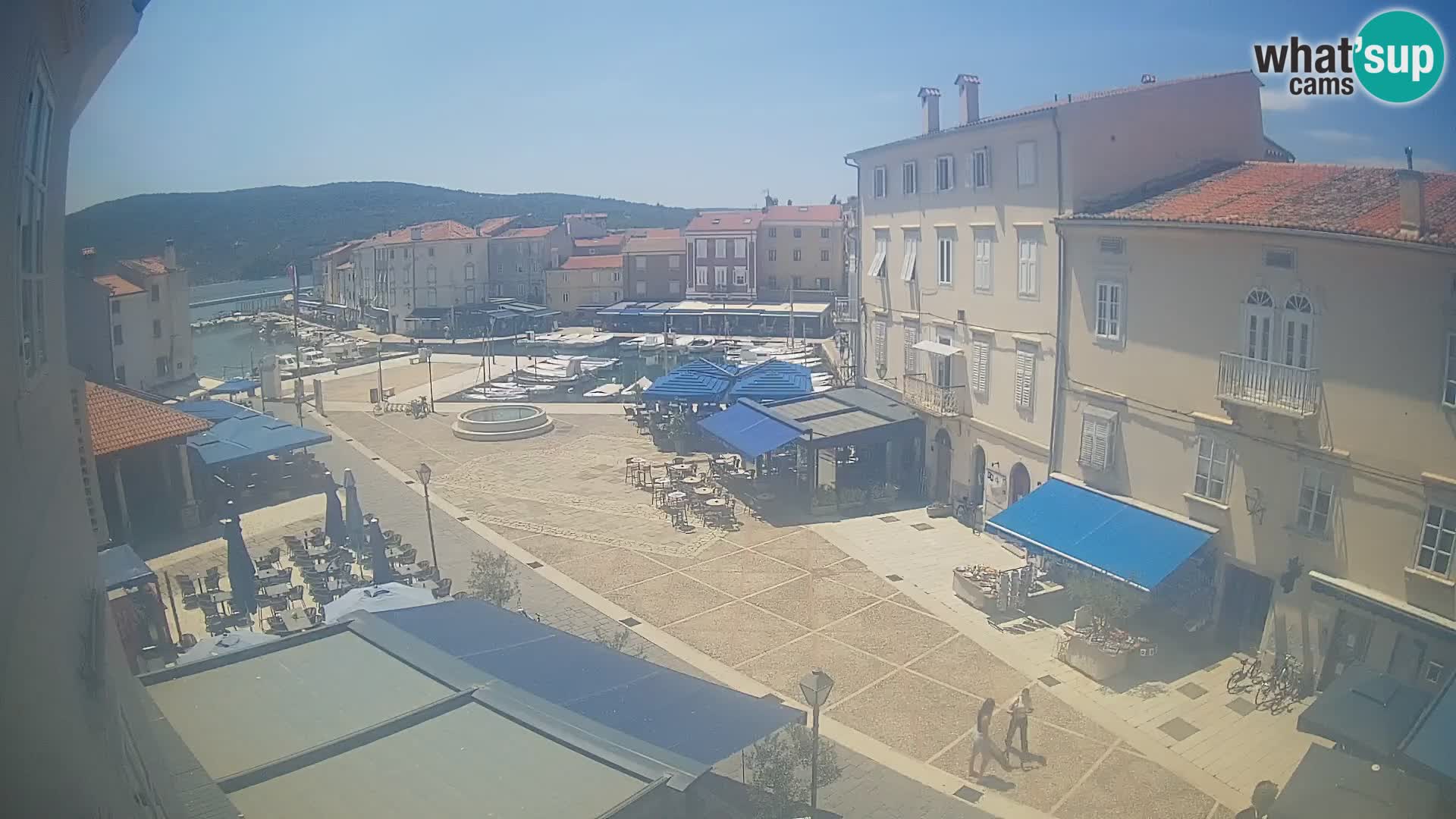 Web kamera Grad Cres – glavni trg i “mandrač” – otok Cres