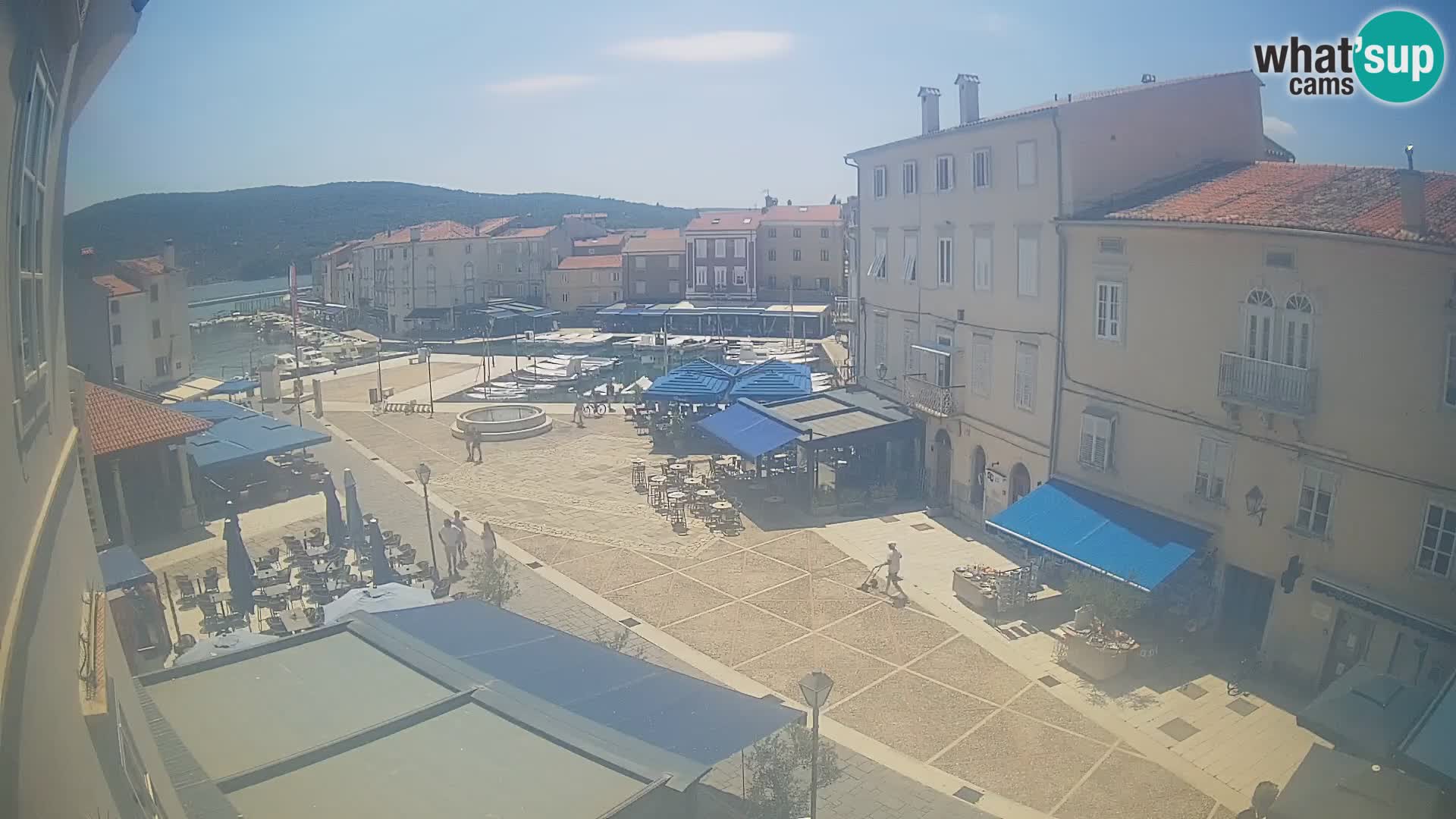 Cámara en vivo ciudad de Cres – plaza principal y “mandrač” – isla de Cres – Croacia
