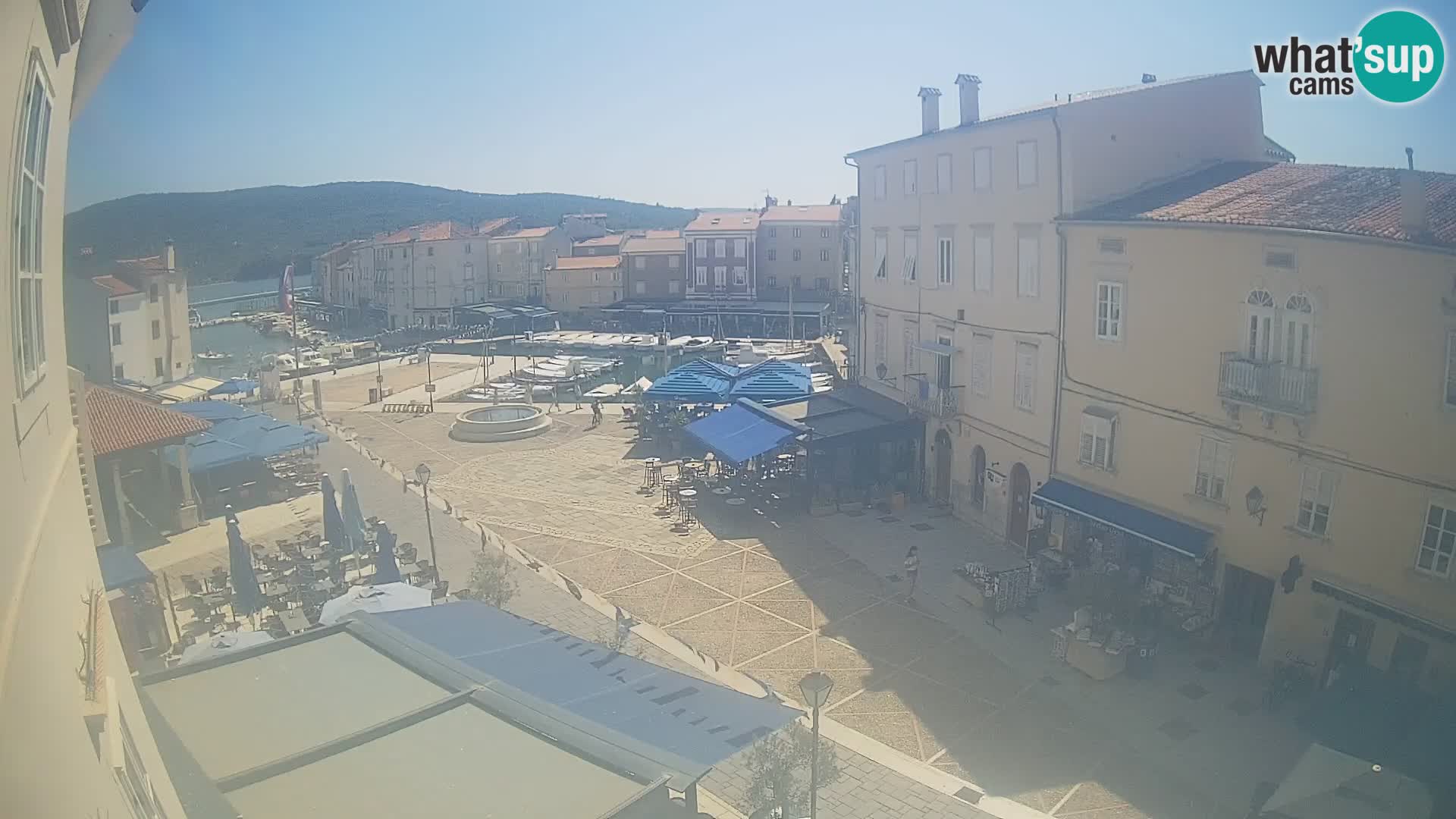 Cámara en vivo ciudad de Cres – plaza principal y “mandrač” – isla de Cres – Croacia