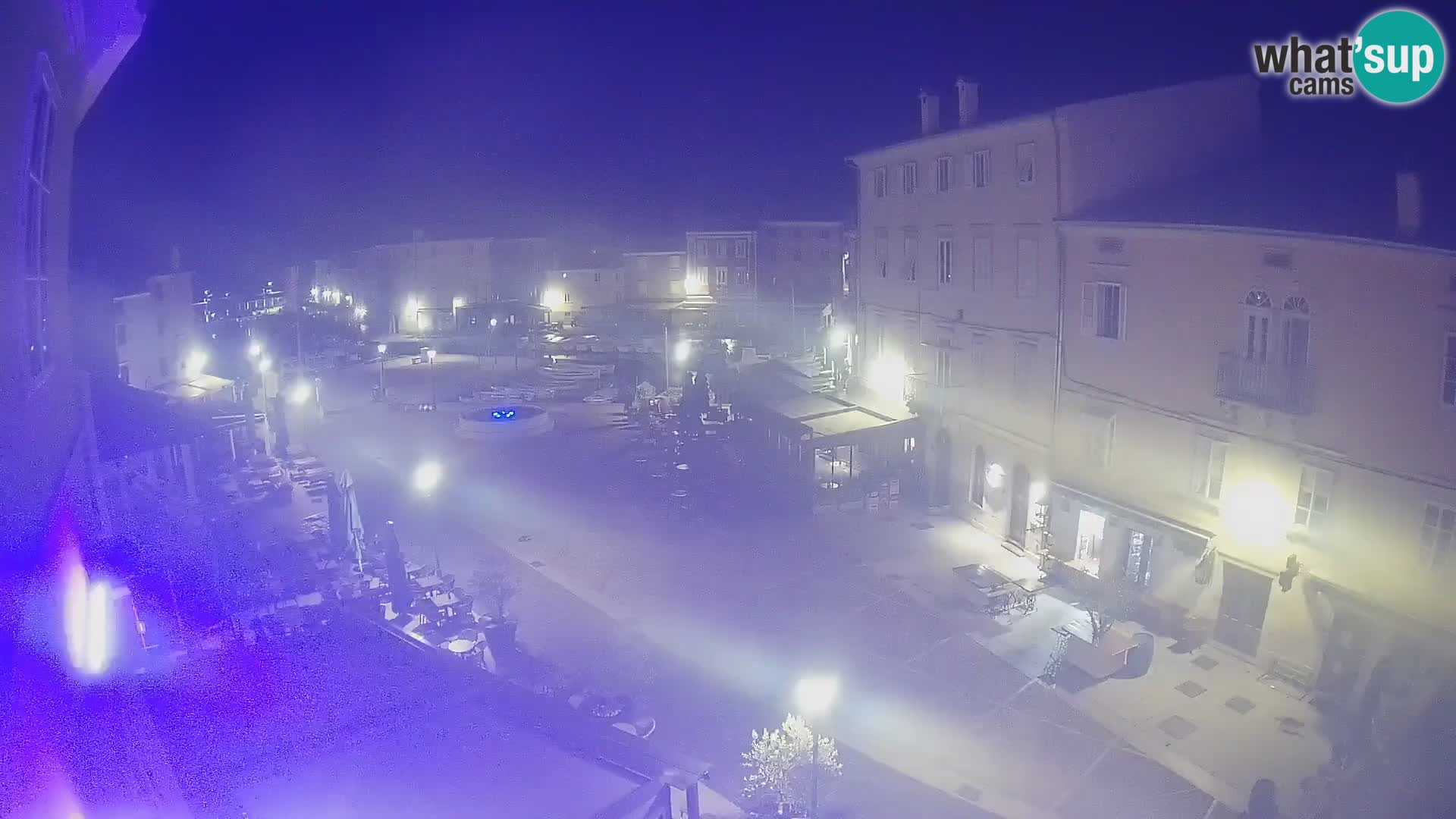 Web kamera Grad Cres – glavni trg i “mandrač” – otok Cres