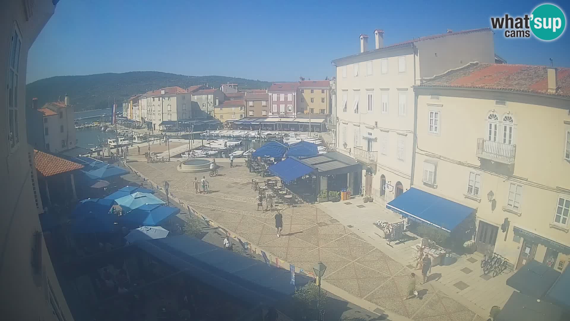 Cámara en vivo ciudad de Cres – plaza principal y “mandrač” – isla de Cres – Croacia