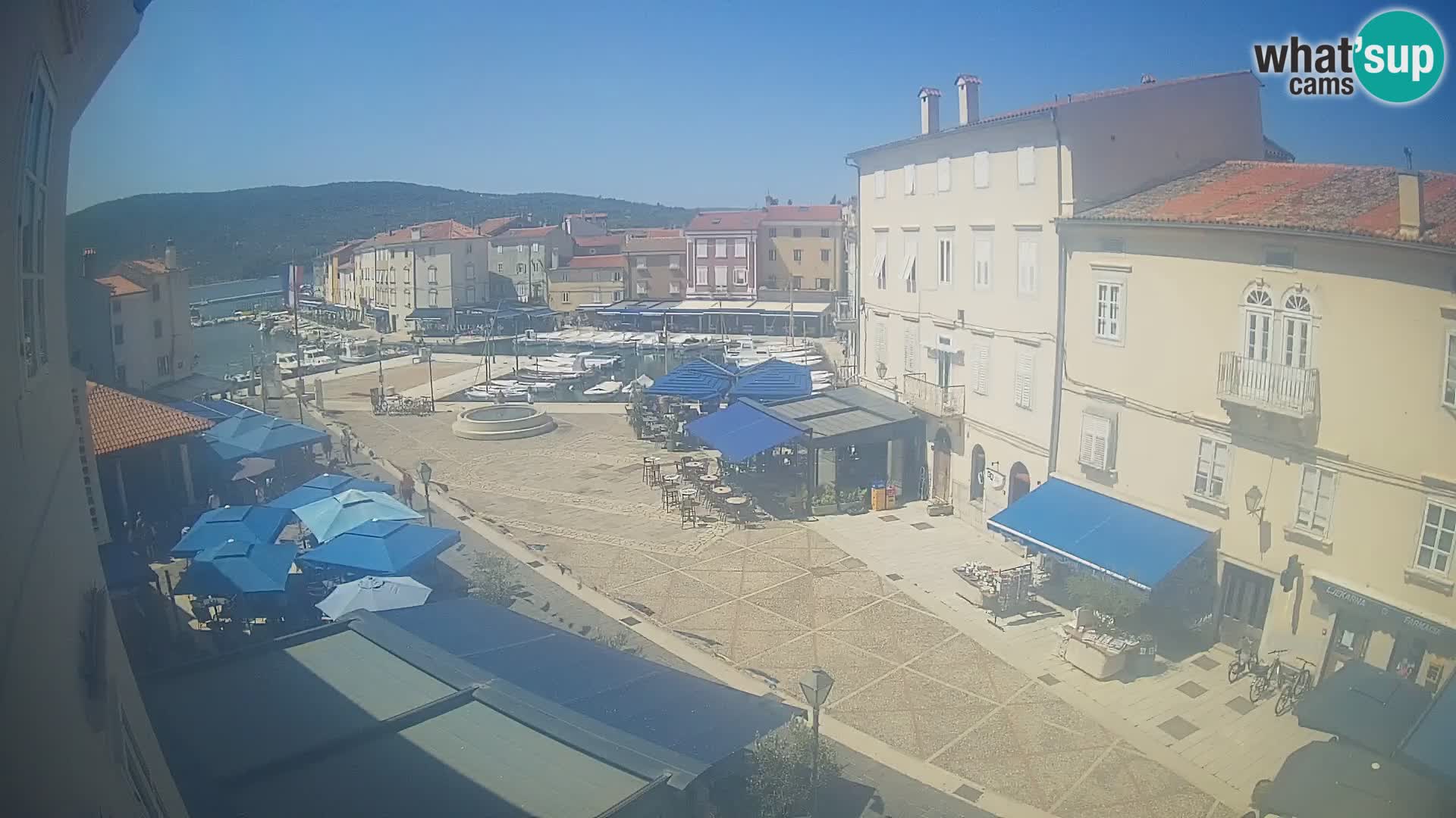 Cámara en vivo ciudad de Cres – plaza principal y “mandrač” – isla de Cres – Croacia