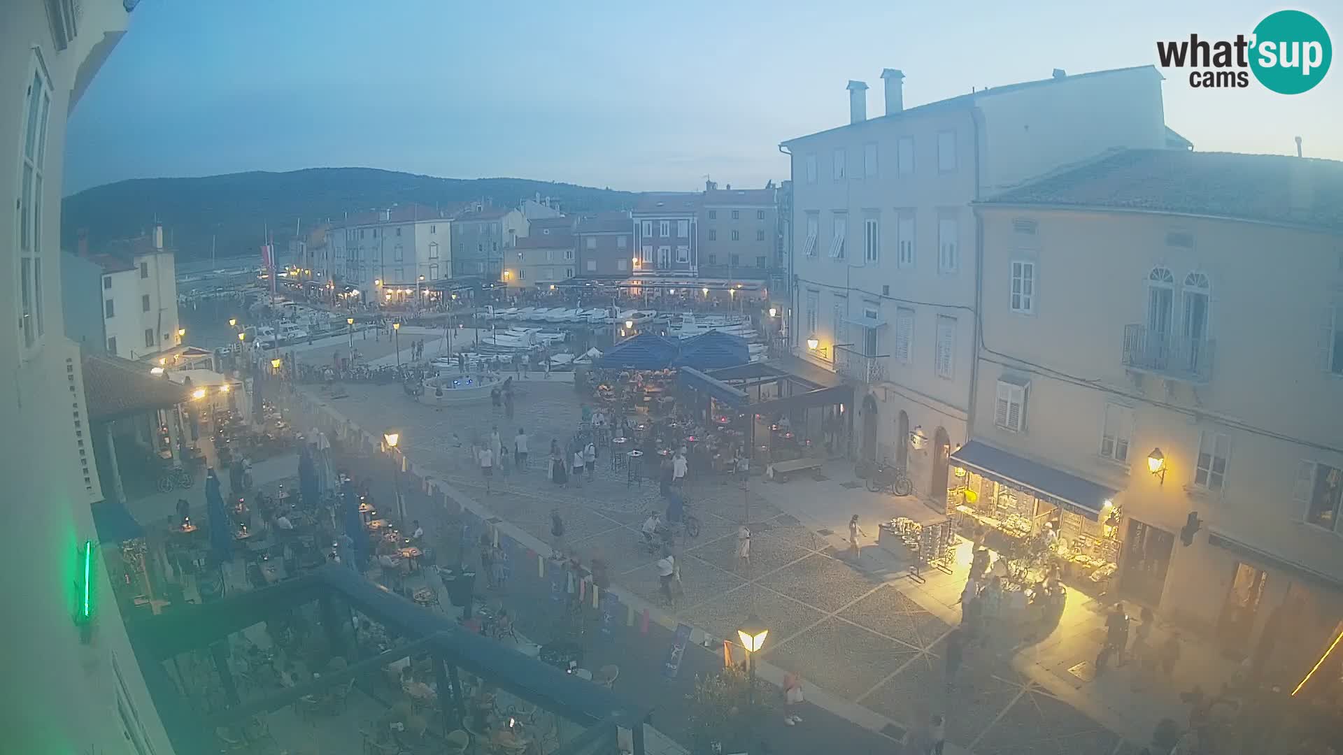 LIVE cam Cres city – place principale et “mandrač” – île de Cres – Croatie