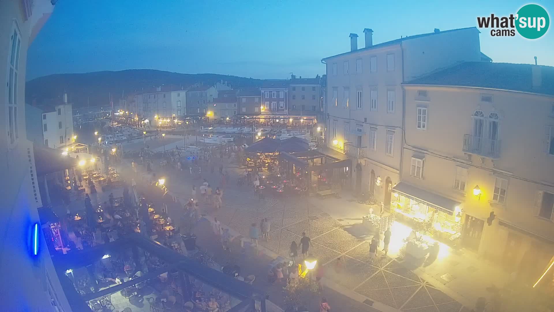 Cámara en vivo ciudad de Cres – plaza principal y “mandrač” – isla de Cres – Croacia