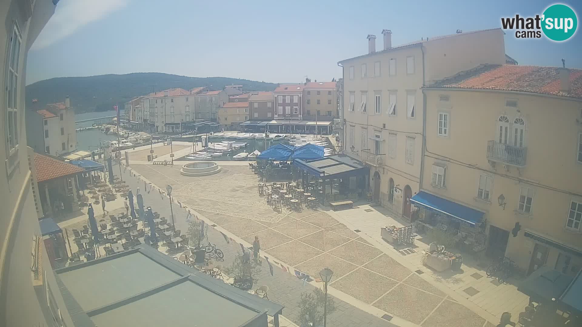 Cámara en vivo ciudad de Cres – plaza principal y “mandrač” – isla de Cres – Croacia