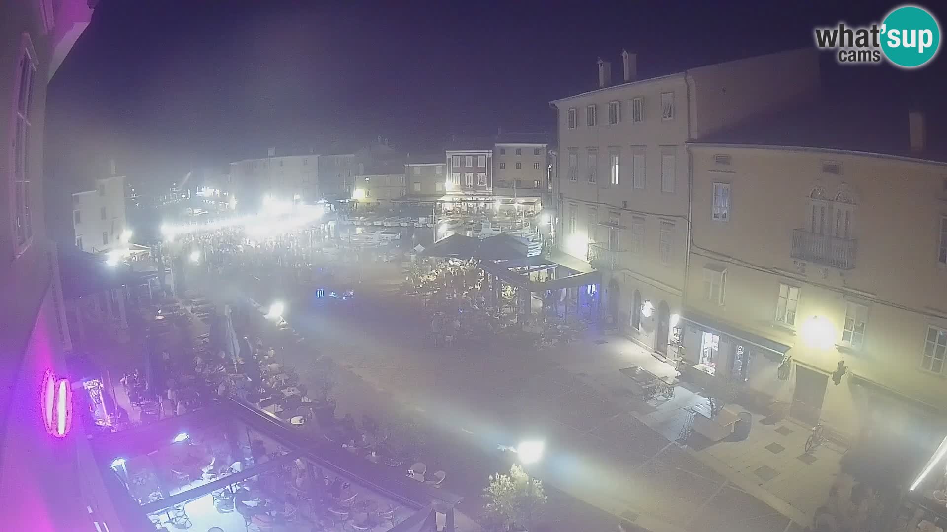 LIVE cam Cres city – place principale et “mandrač” – île de Cres – Croatie
