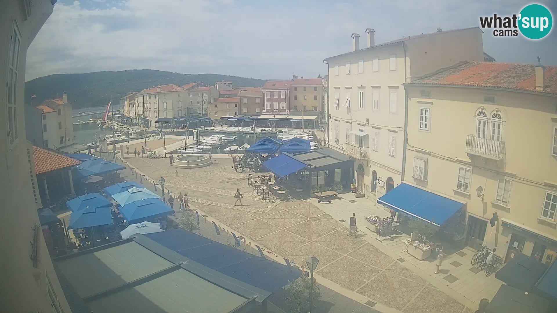 LIVE cam Cres city – place principale et “mandrač” – île de Cres – Croatie