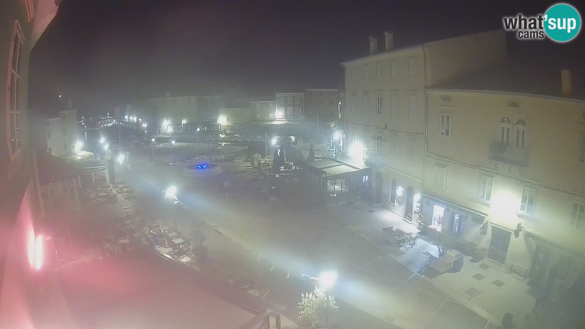 Web kamera Grad Cres – glavni trg i “mandrač” – otok Cres
