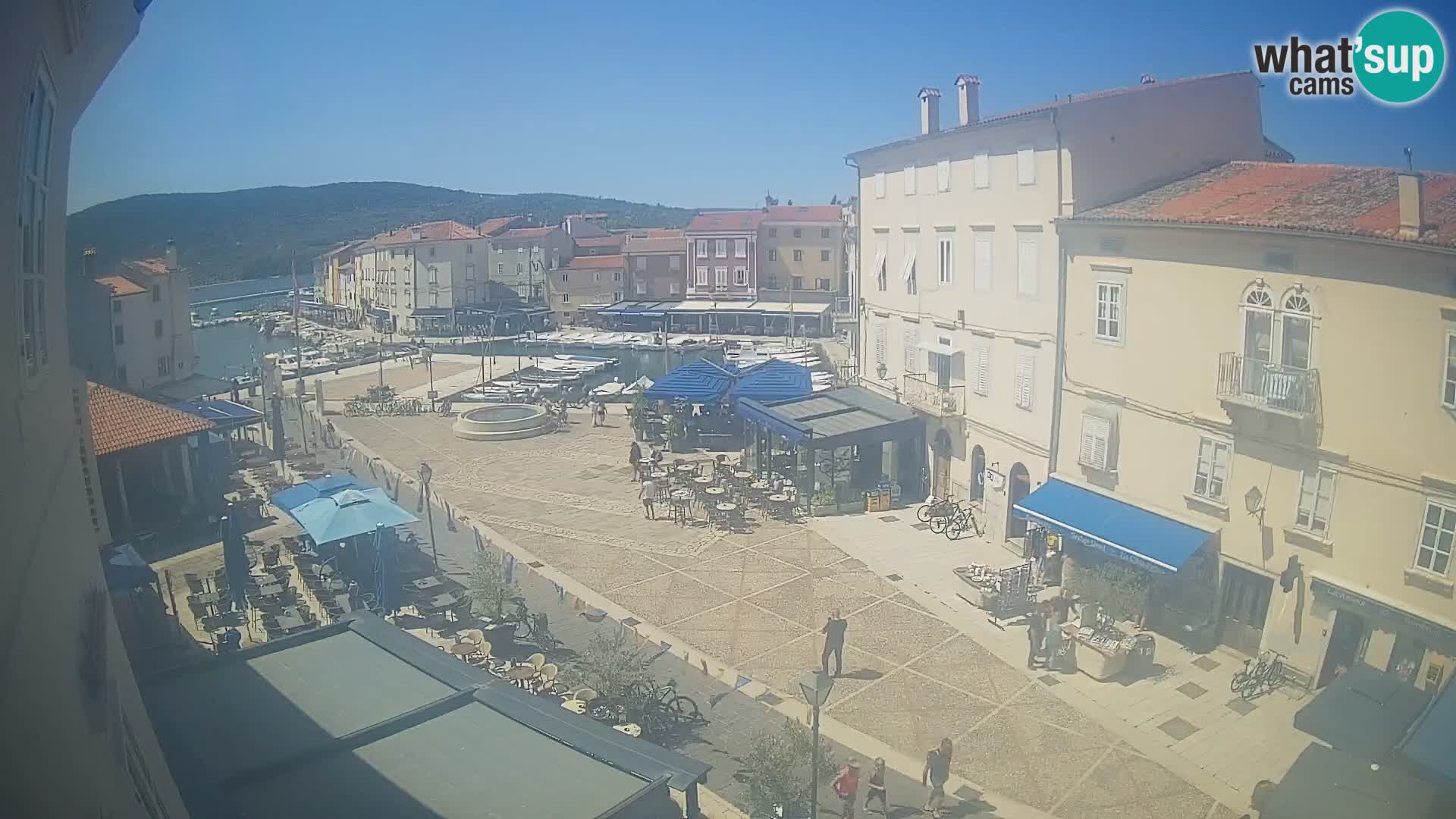 LIVE cam Cres city – place principale et “mandrač” – île de Cres – Croatie