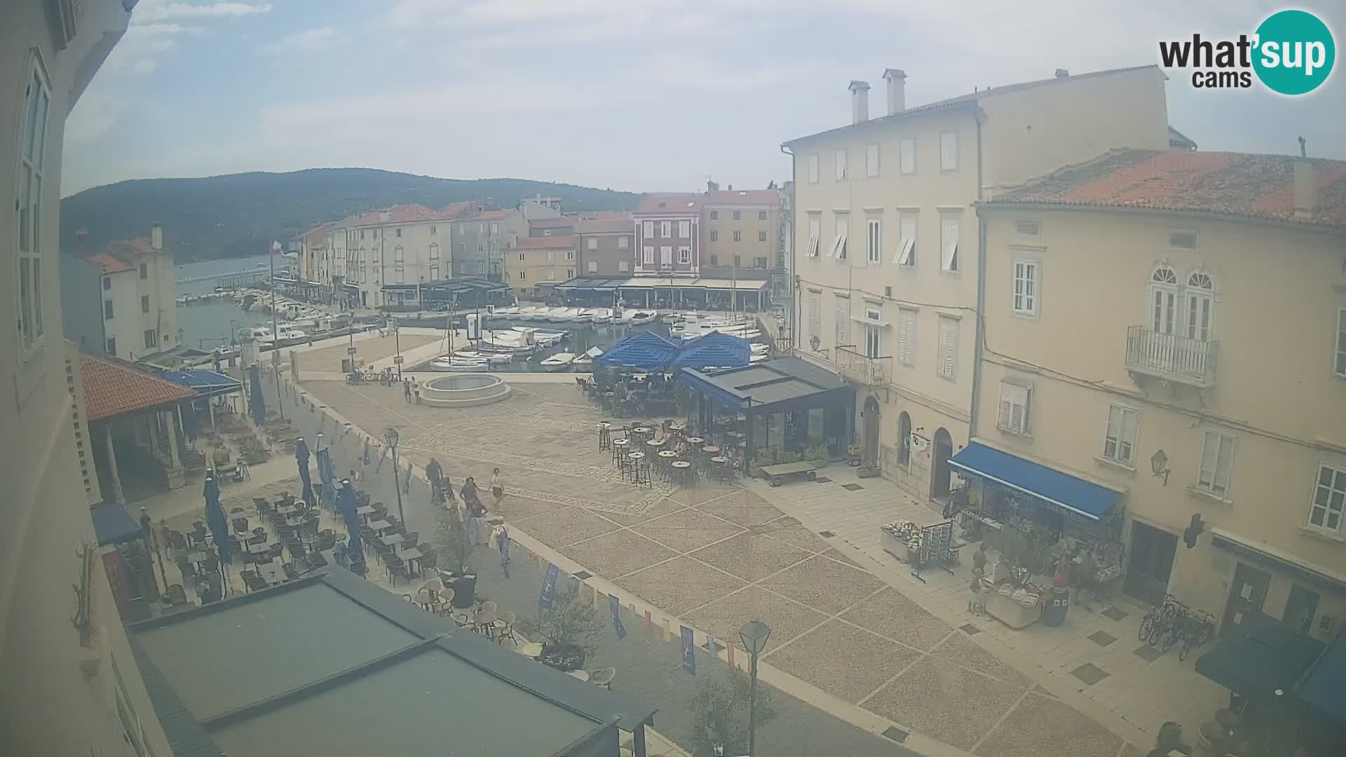 LIVE cam Cres city – place principale et “mandrač” – île de Cres – Croatie