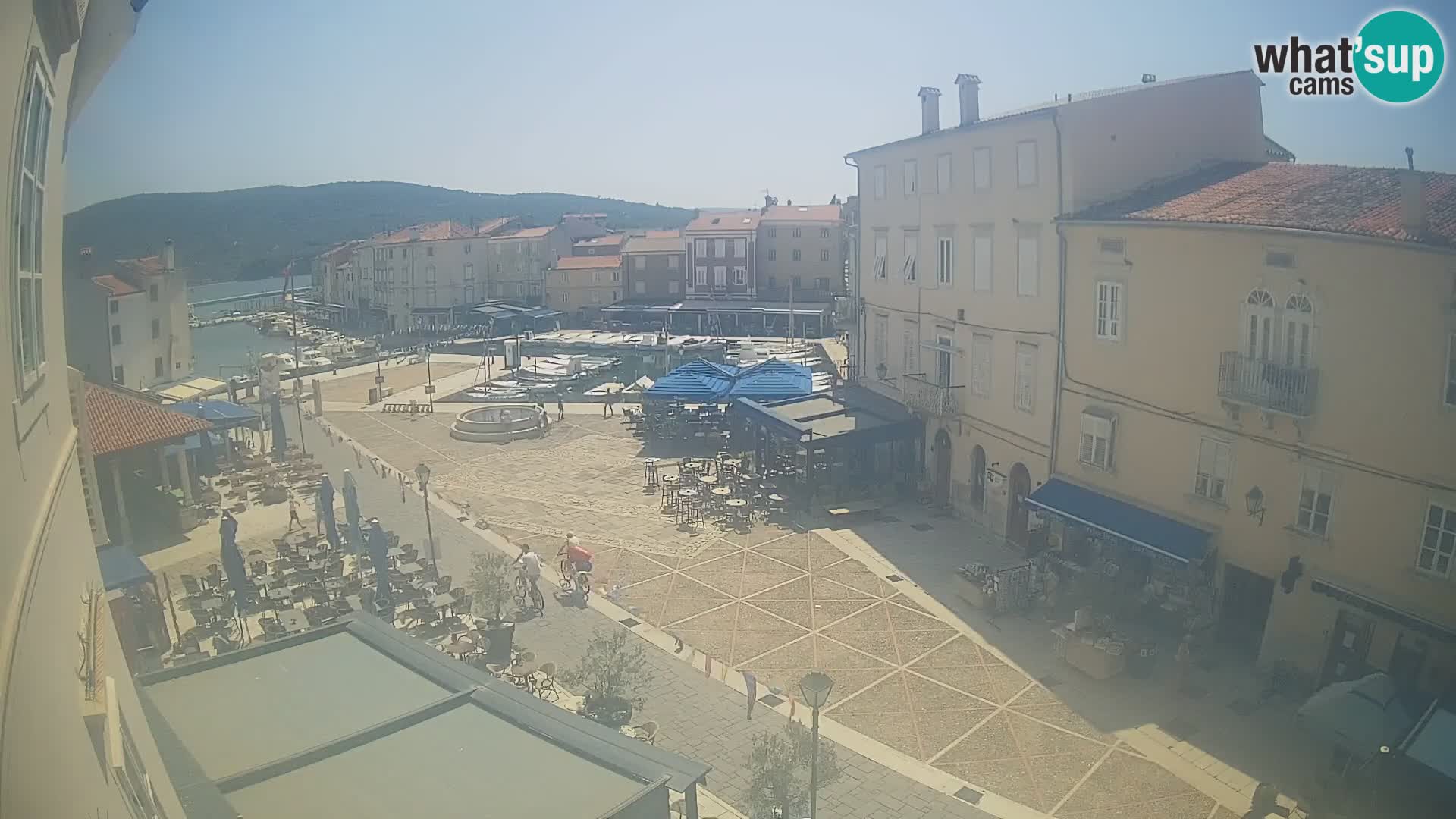 LIVE cam Cres city – place principale et “mandrač” – île de Cres – Croatie
