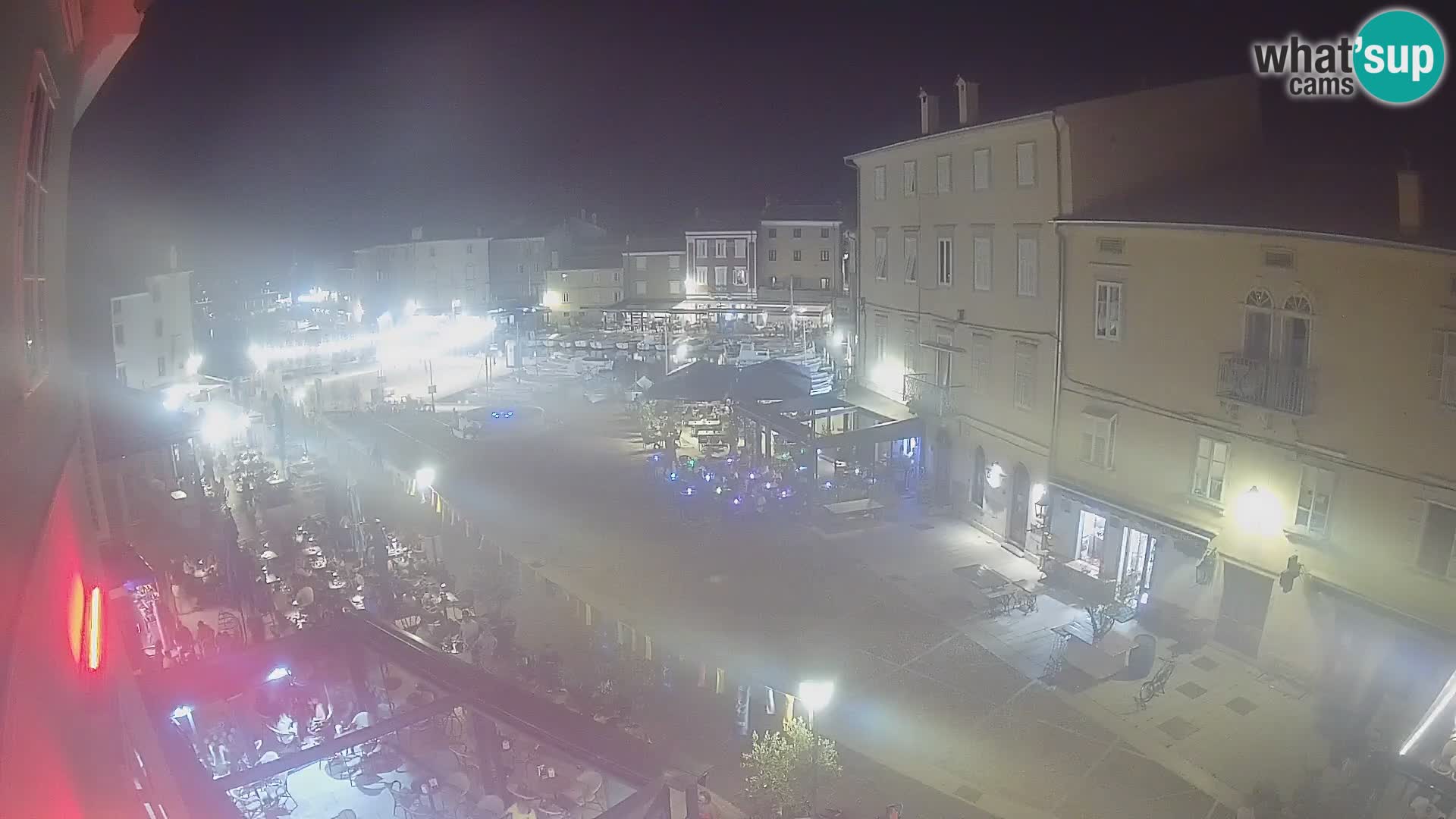 Web kamera Grad Cres – glavni trg i “mandrač” – otok Cres