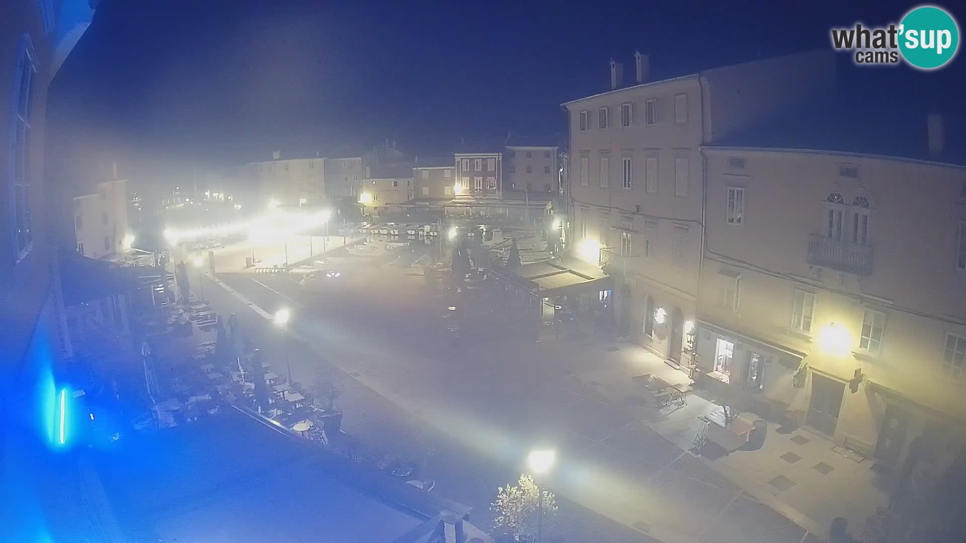 Web kamera Grad Cres – glavni trg i “mandrač” – otok Cres