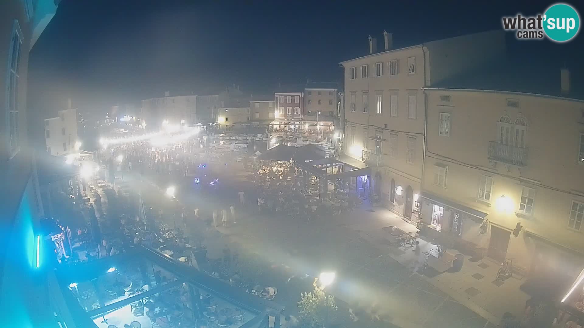 Web kamera Grad Cres – glavni trg i “mandrač” – otok Cres