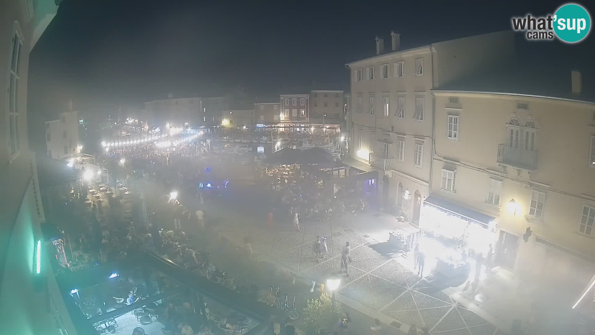 LIVE cam Cres city – place principale et “mandrač” – île de Cres – Croatie