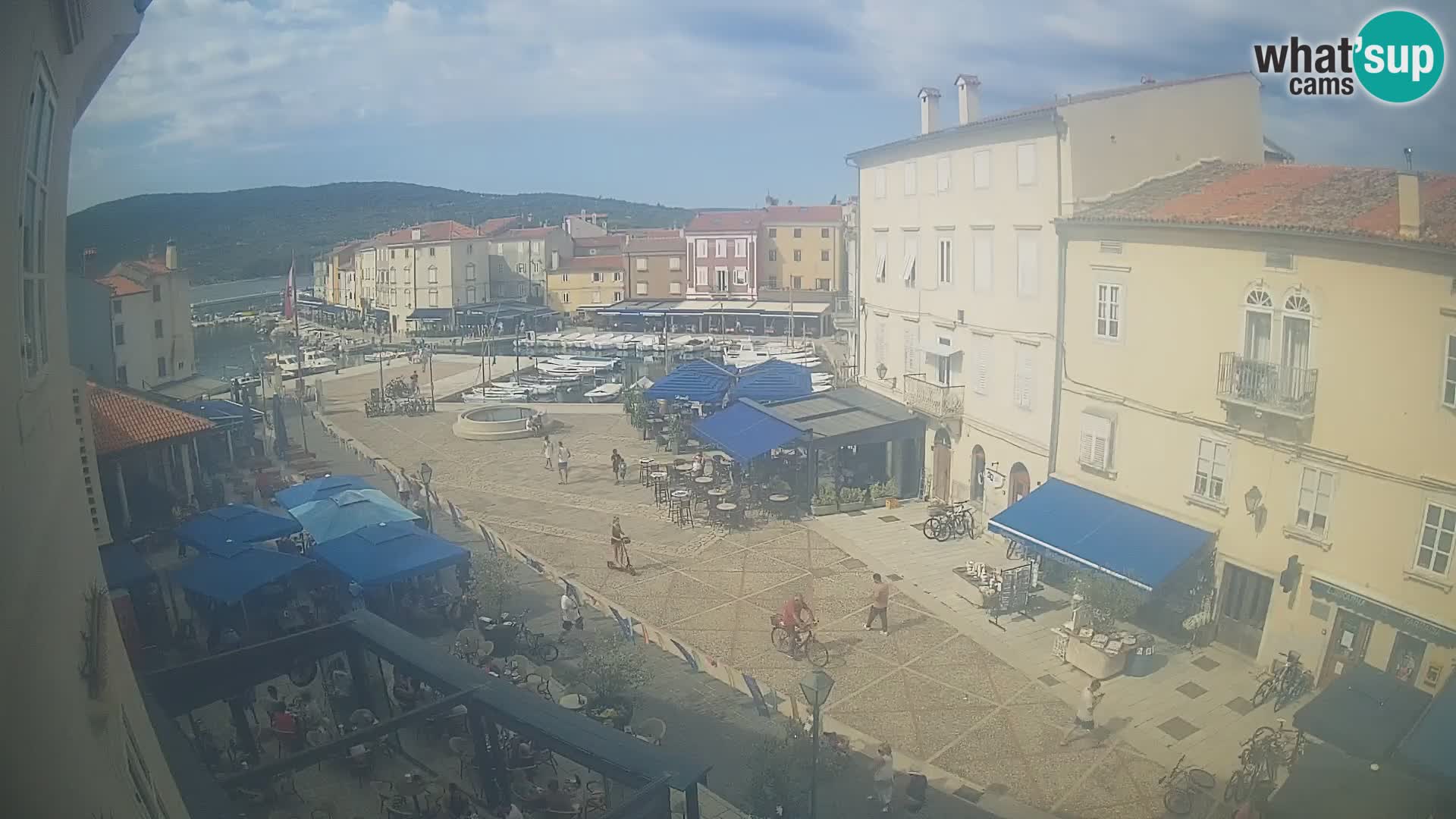 LIVE cam Cres city – place principale et “mandrač” – île de Cres – Croatie
