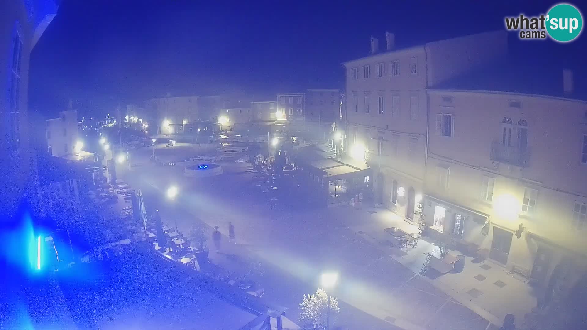 Cámara en vivo ciudad de Cres – plaza principal y “mandrač” – isla de Cres – Croacia