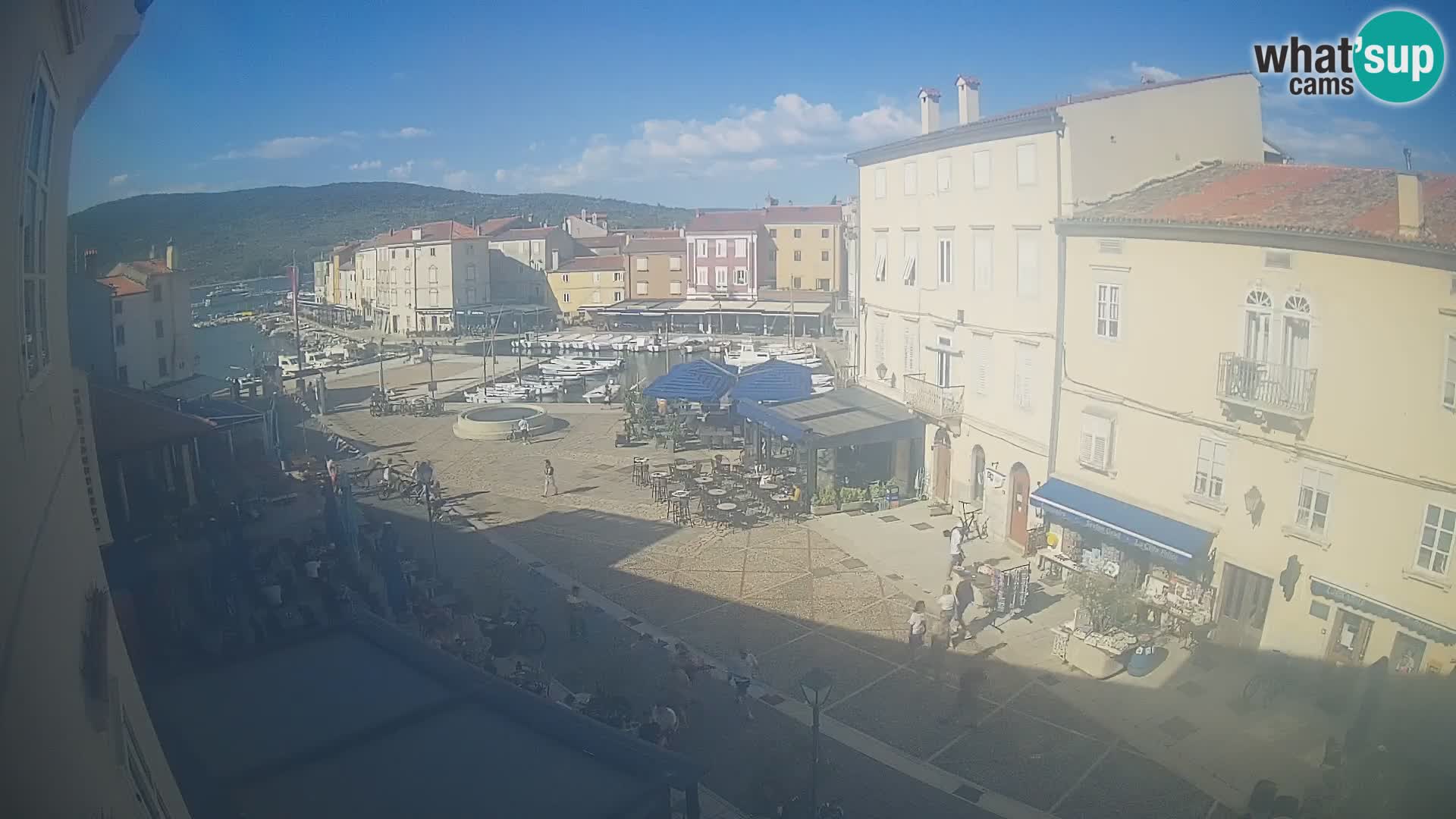 LIVE cam Cres city – place principale et “mandrač” – île de Cres – Croatie